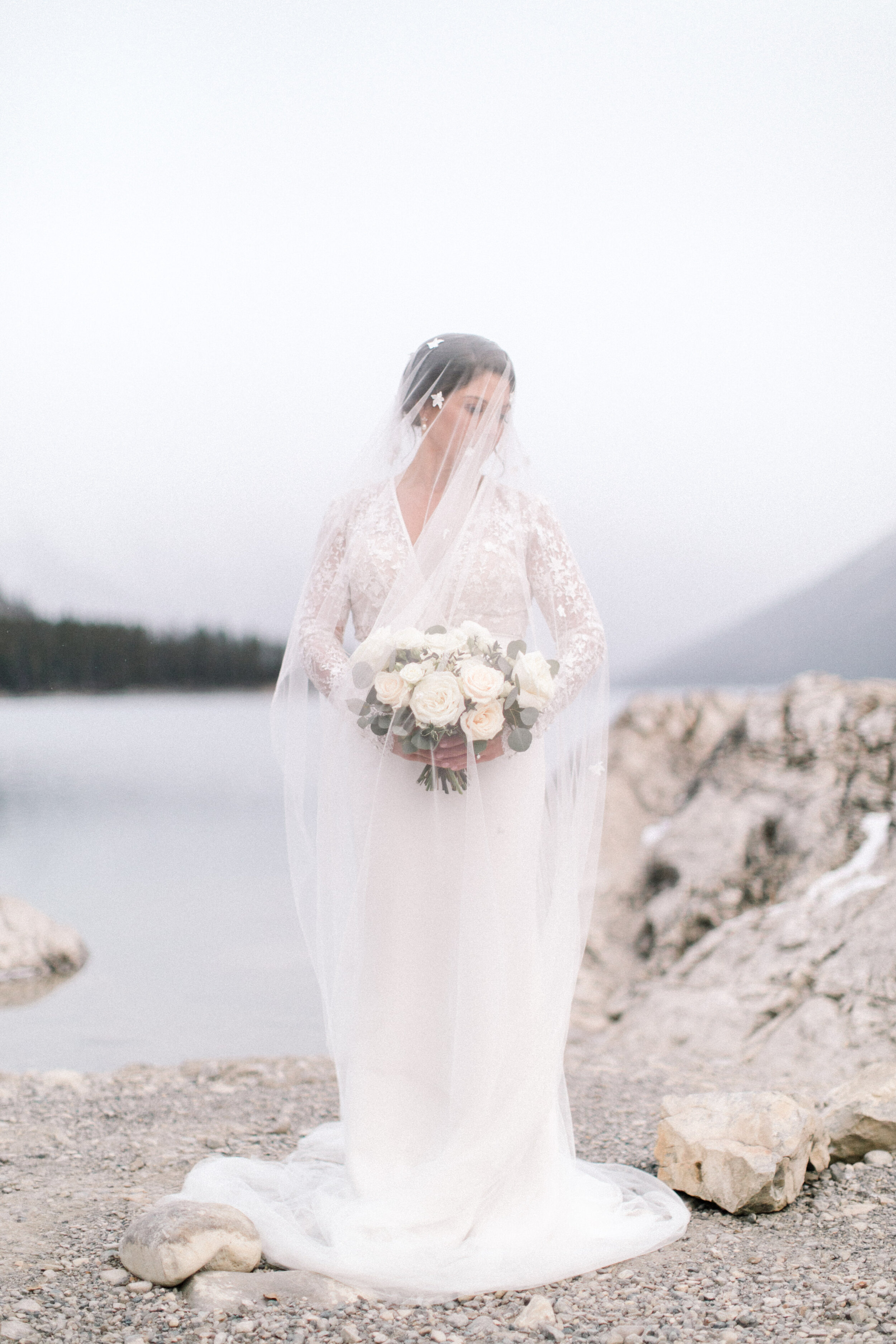 A Winter Mountain Wedding at Banff Springs Hotel // Torsten & Nina - on the Bronte Bride Blog