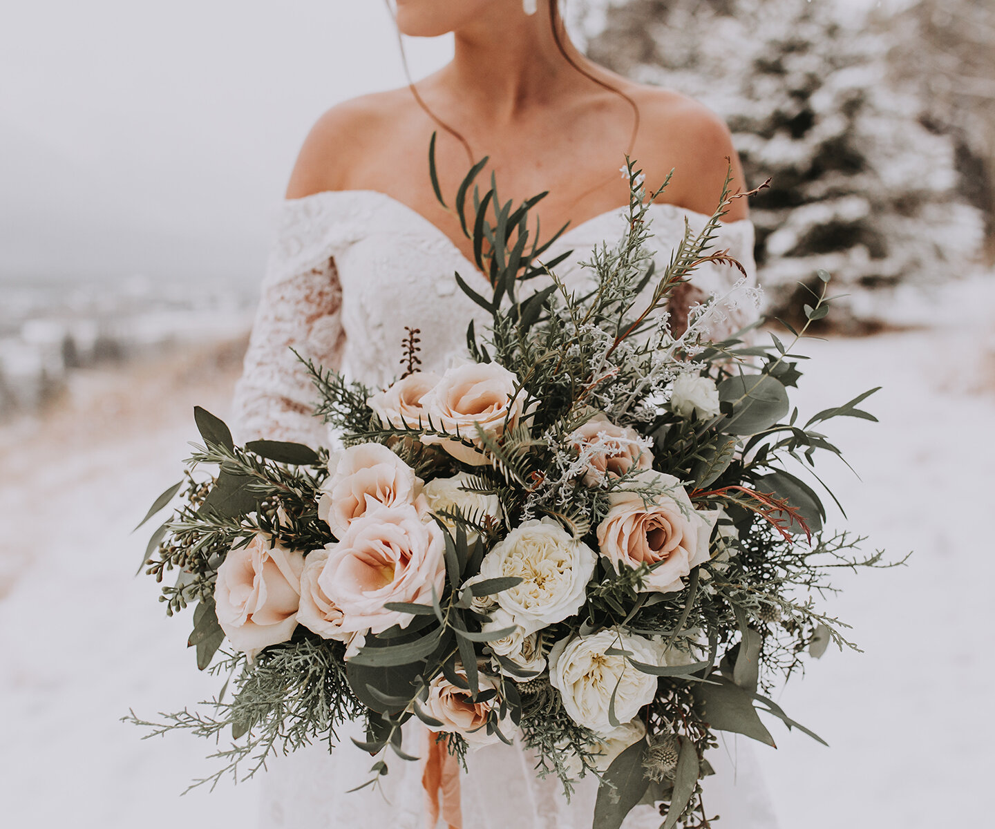 Bridal Bouquet Inspiration for Winter: 16 of the Prettiest Bouquets For Every Winter Wedding Style