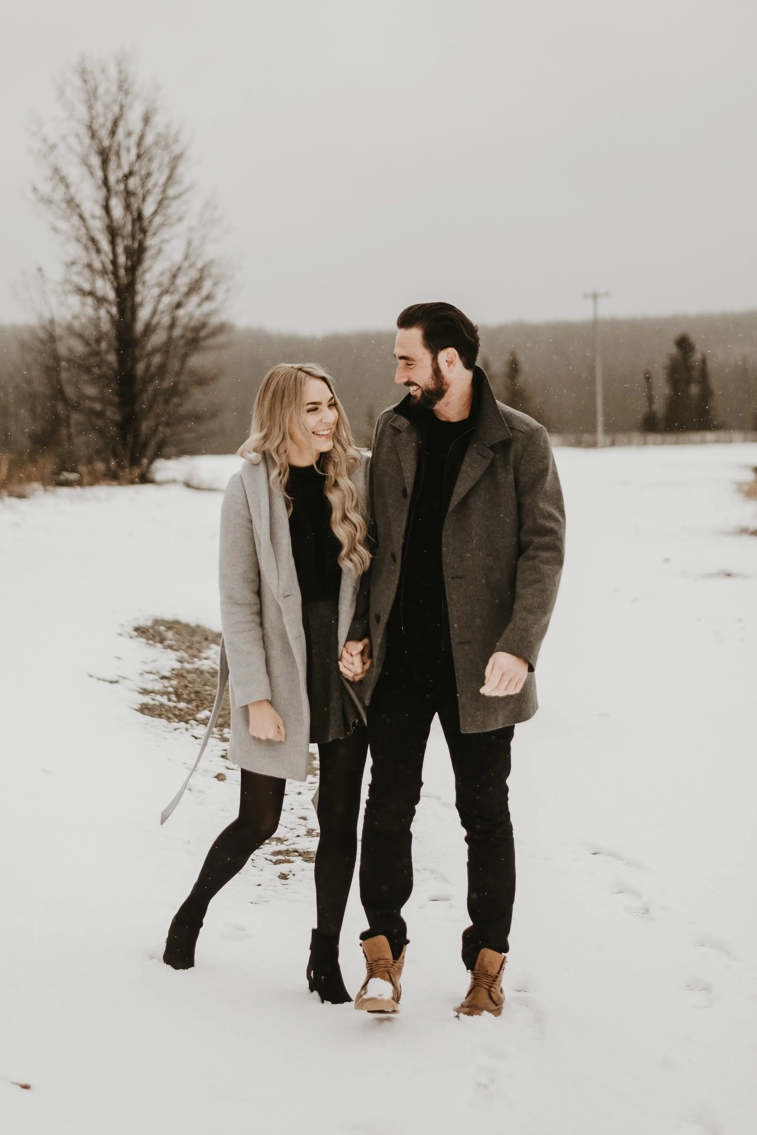 We're Going Crazy Over This Adorably Cozy Winter Engagement Session - on the Bronte Bride Blog