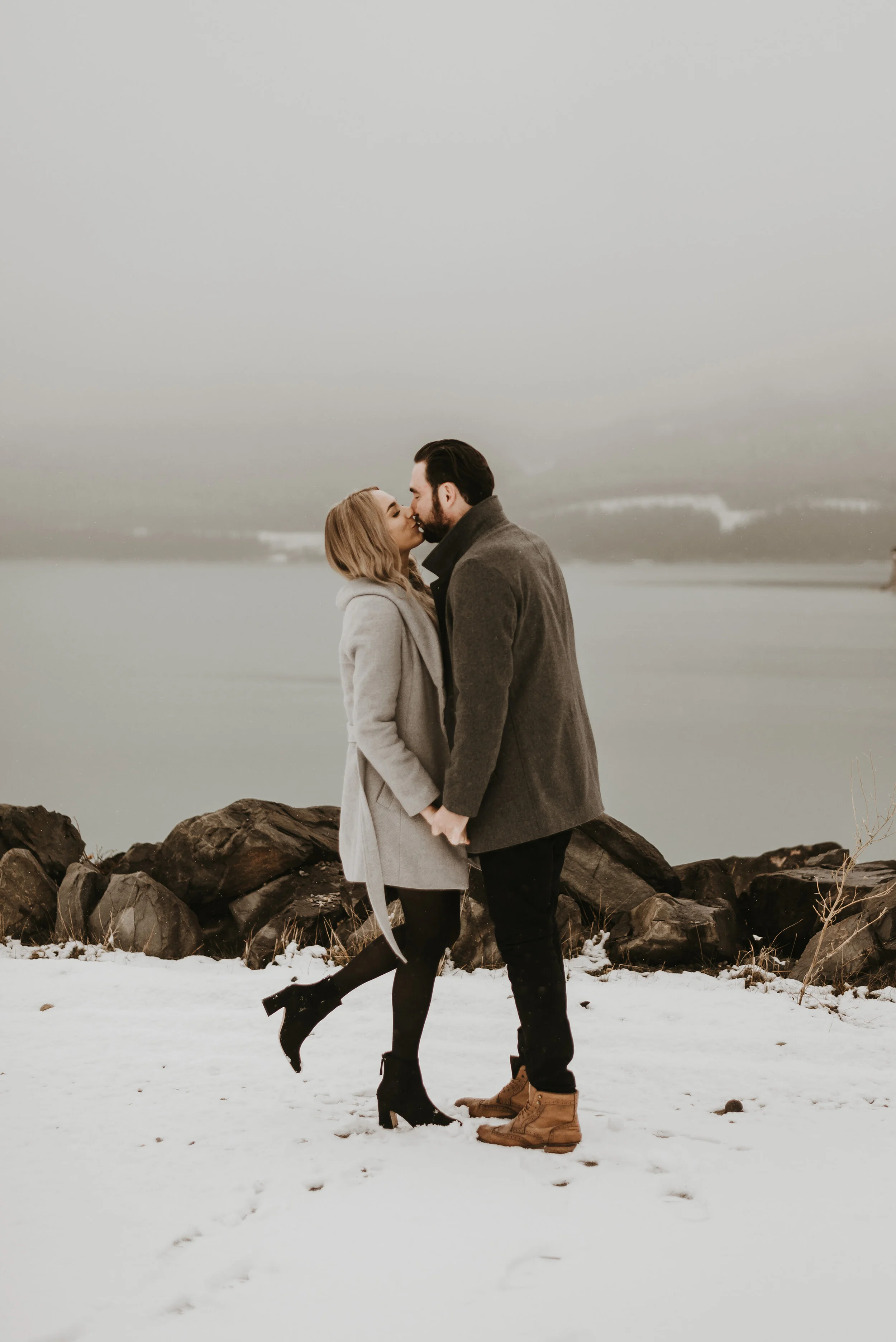 We're Going Crazy Over This Adorably Cozy Winter Engagement Session - on the Bronte Bride Blog