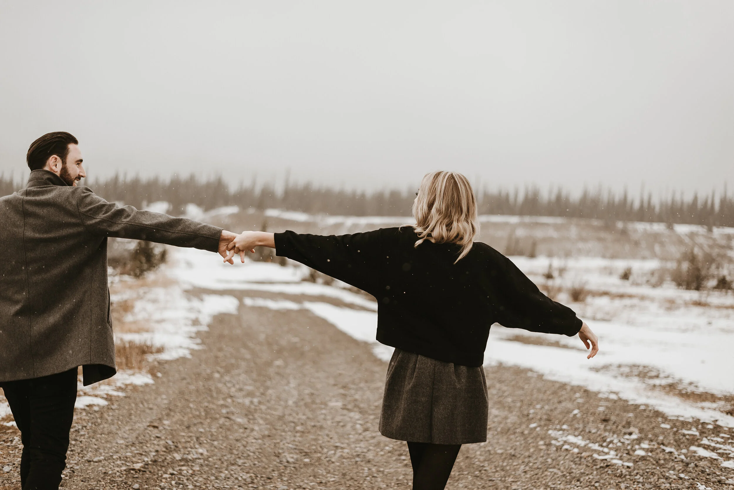 We're Going Crazy Over This Adorably Cozy Winter Engagement Session - on the Bronte Bride Blog