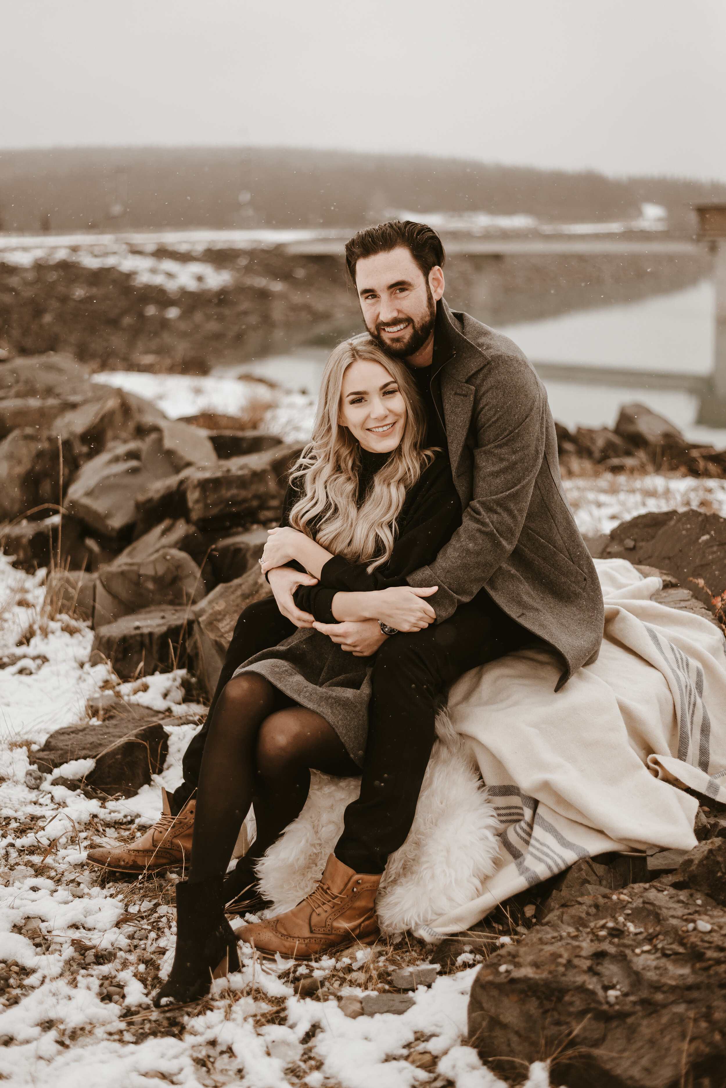 We're Going Crazy Over This Adorably Cozy Winter Engagement Session - on the Bronte Bride Blog