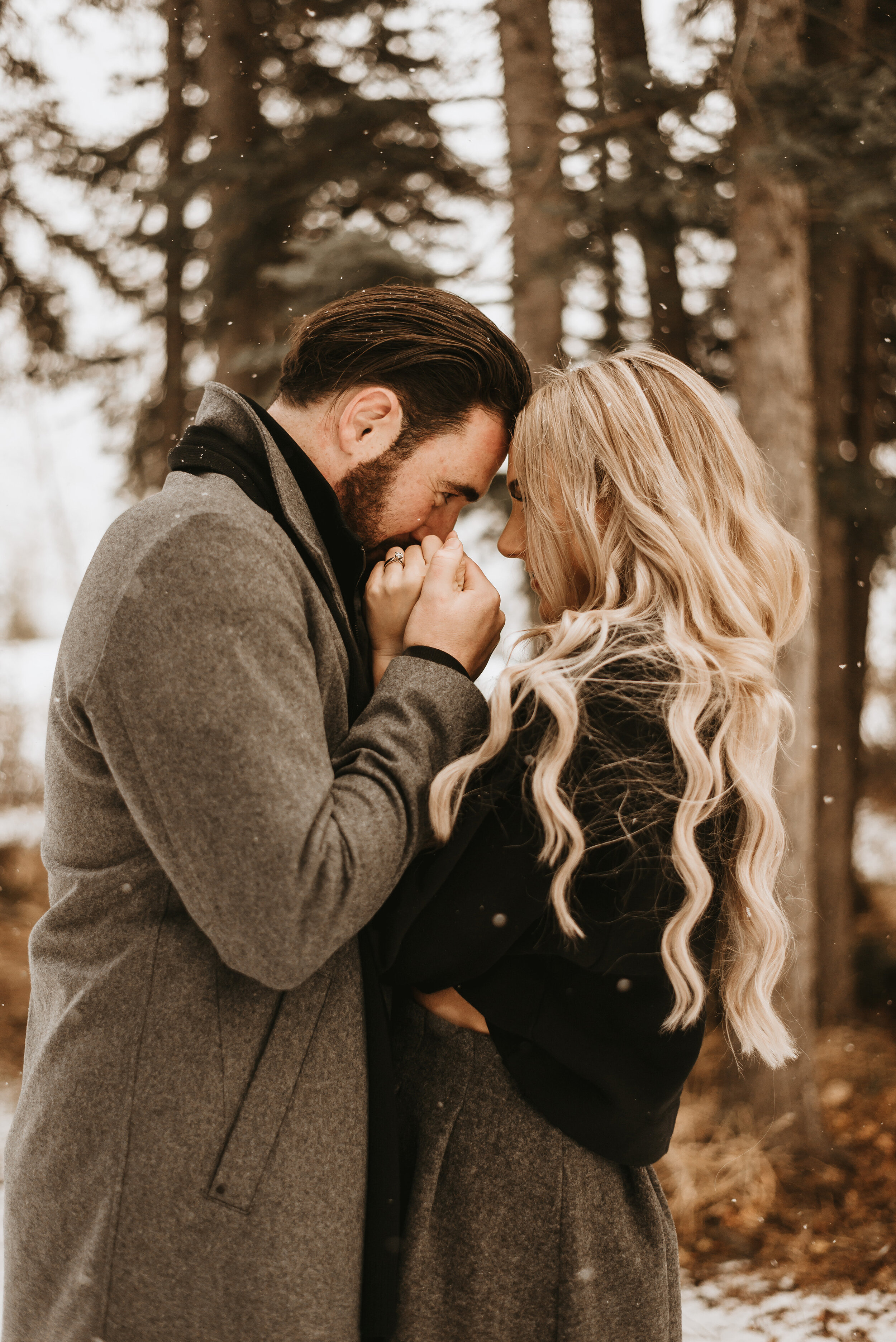 We're Going Crazy Over This Adorably Cozy Winter Engagement Session - on the Bronte Bride Blog
