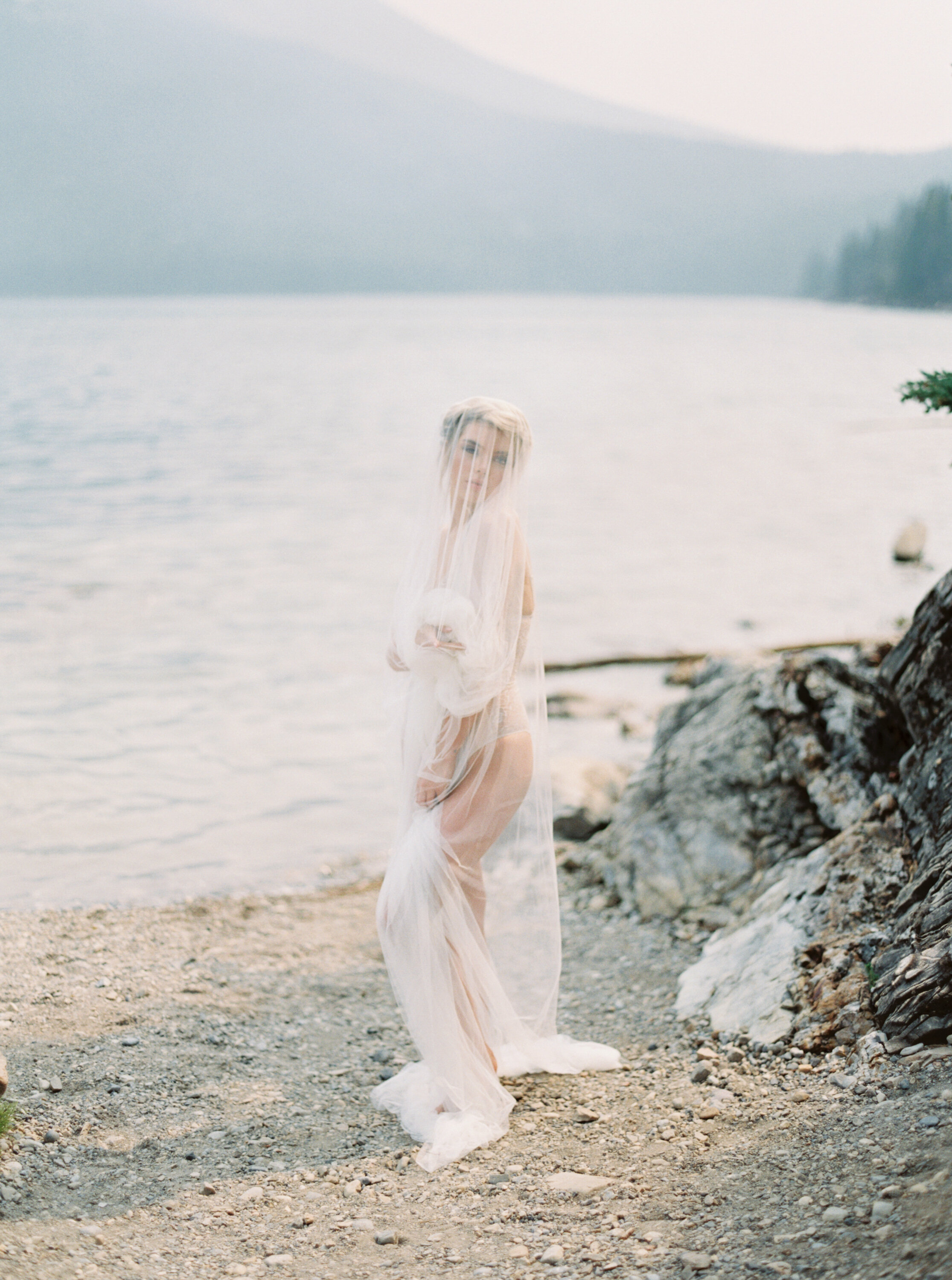 Blushing Banff Bridal Inspiration in the Rockies / Wedding Inspiration on the Bronte Bride Blog