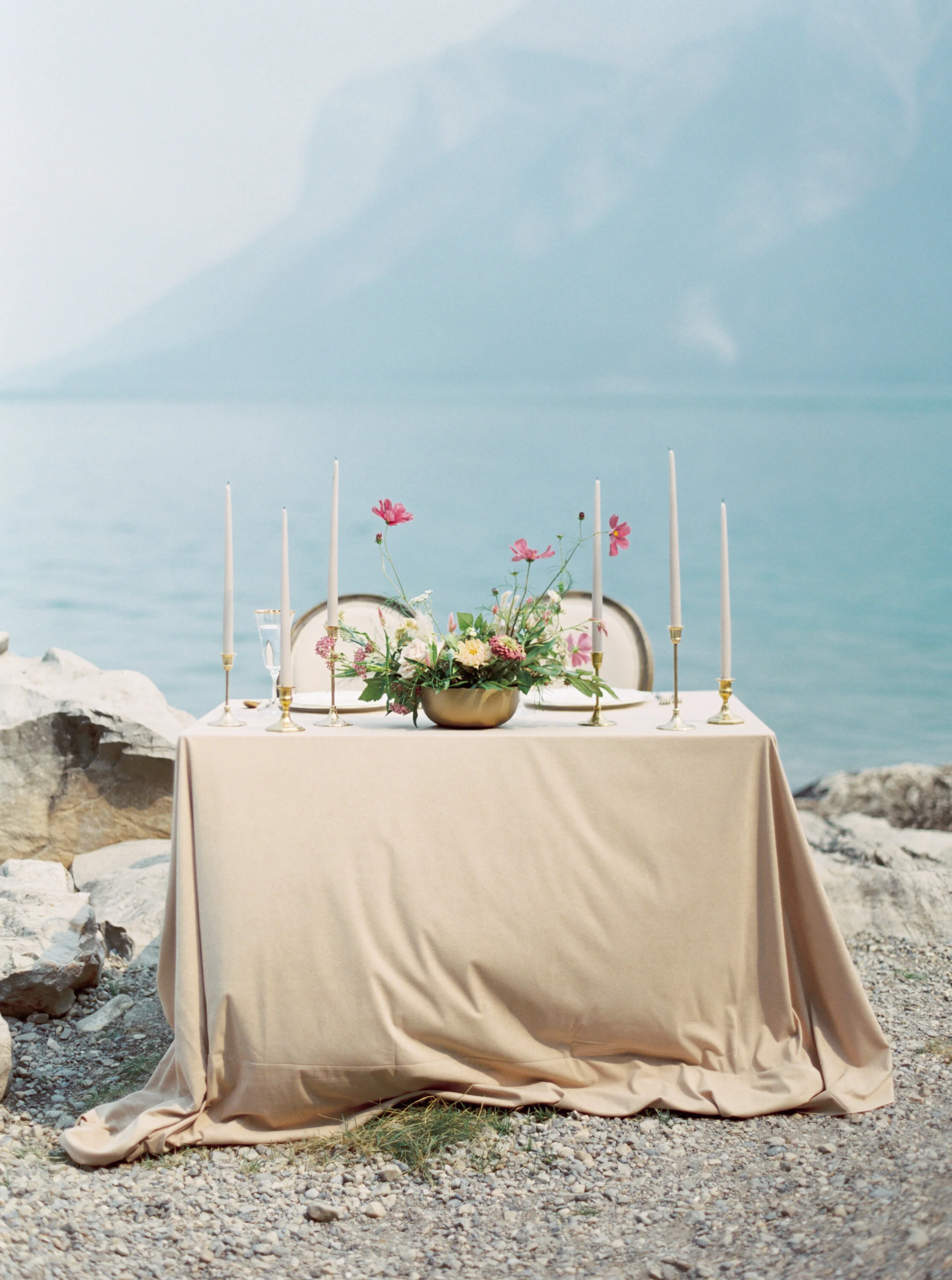 Blushing Banff Bridal Inspiration in the Rockies / Wedding Inspiration on the Bronte Bride Blog
