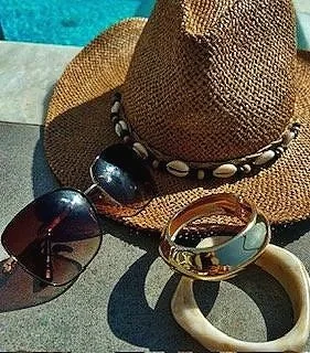 glasses+sunhat.jpg
