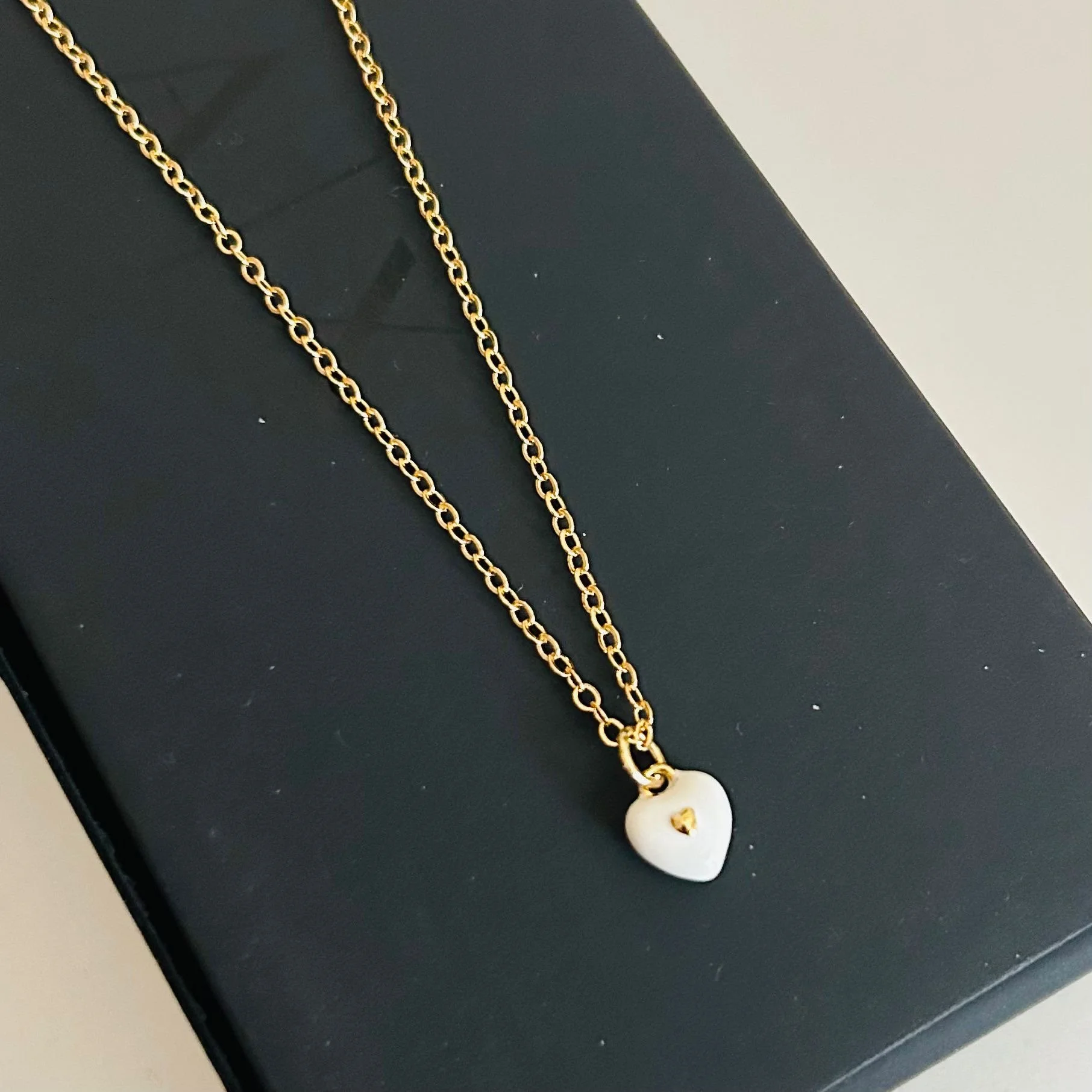 WHITE PUFFED HEART NECKLACE