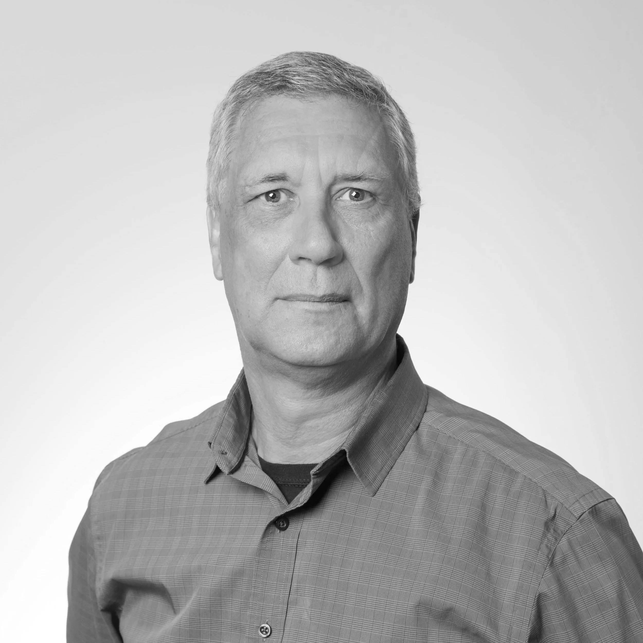 Black and white portrait of Eric Manten, the owner and photographer of Manten|Photography