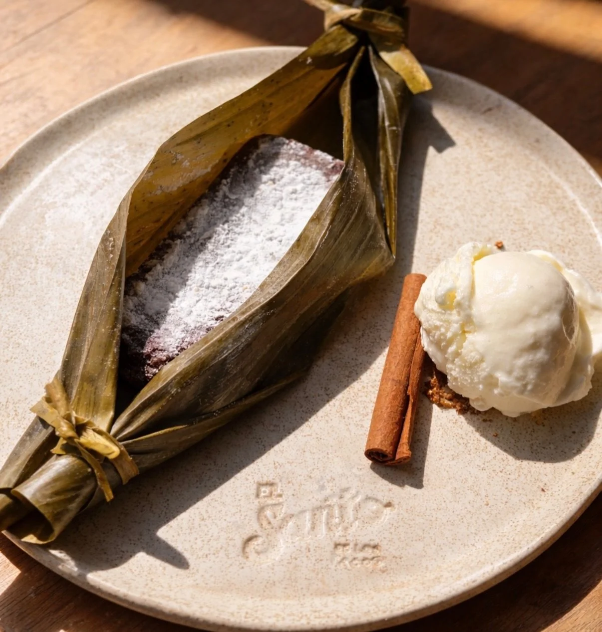 SPECIAL- Chocolate tamal, reimagined.
Warm fudge centre, wrapped in hoja de platano.
Open it and let it spill.