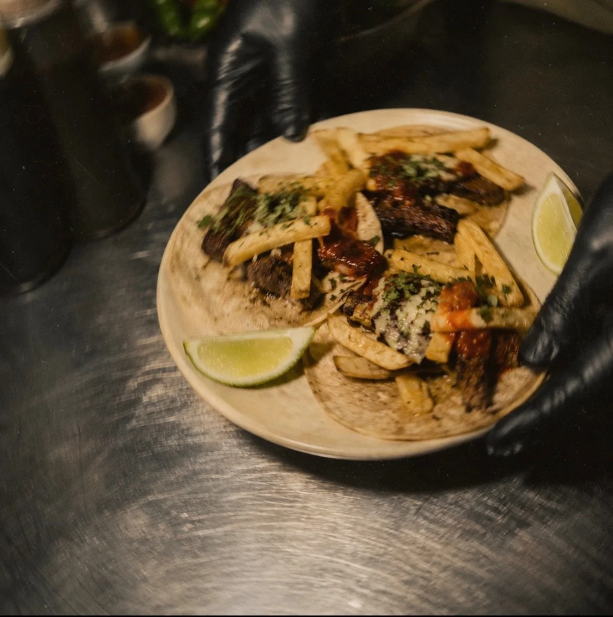 TACOS DE ASADA! 
-Corn Tortilla 
-Grilled cheese crust 
-Grilled porterhouse 
-Fries
-Chipotle Salsa 
-Onion and corriander
-Heaps of lime (of course)

Shoutout to our Mexican Headchef @argeechef who made these just the way we eat them in Mexico City