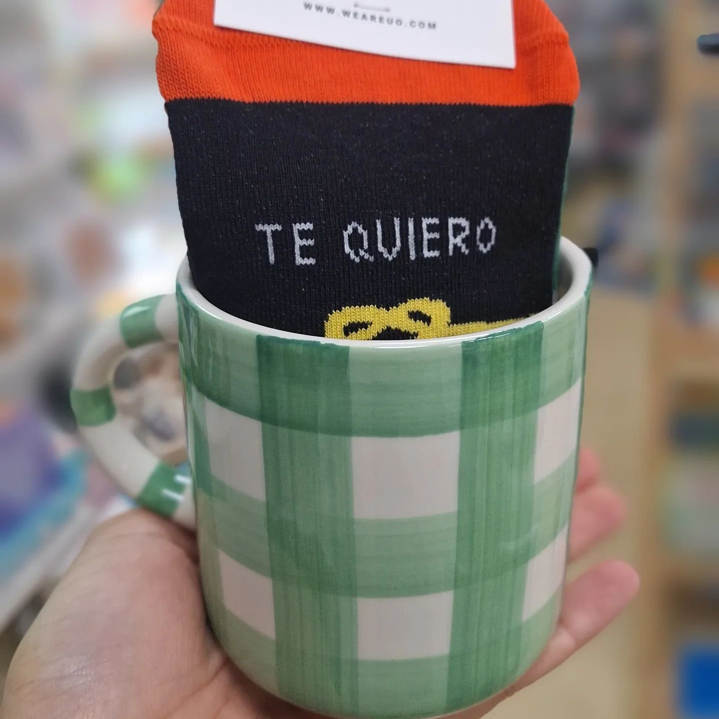 Regalar es un acto de amor cuando se hace desde el coraz&oacute;n, 💕
pensando en esa persona especial.🫂

Cuando el compromiso no existe, 
regalas porque quieres, 
porque le quieres y sabes que ese detalle 
viniendo de ti, le har&aacute; mucha ilusi