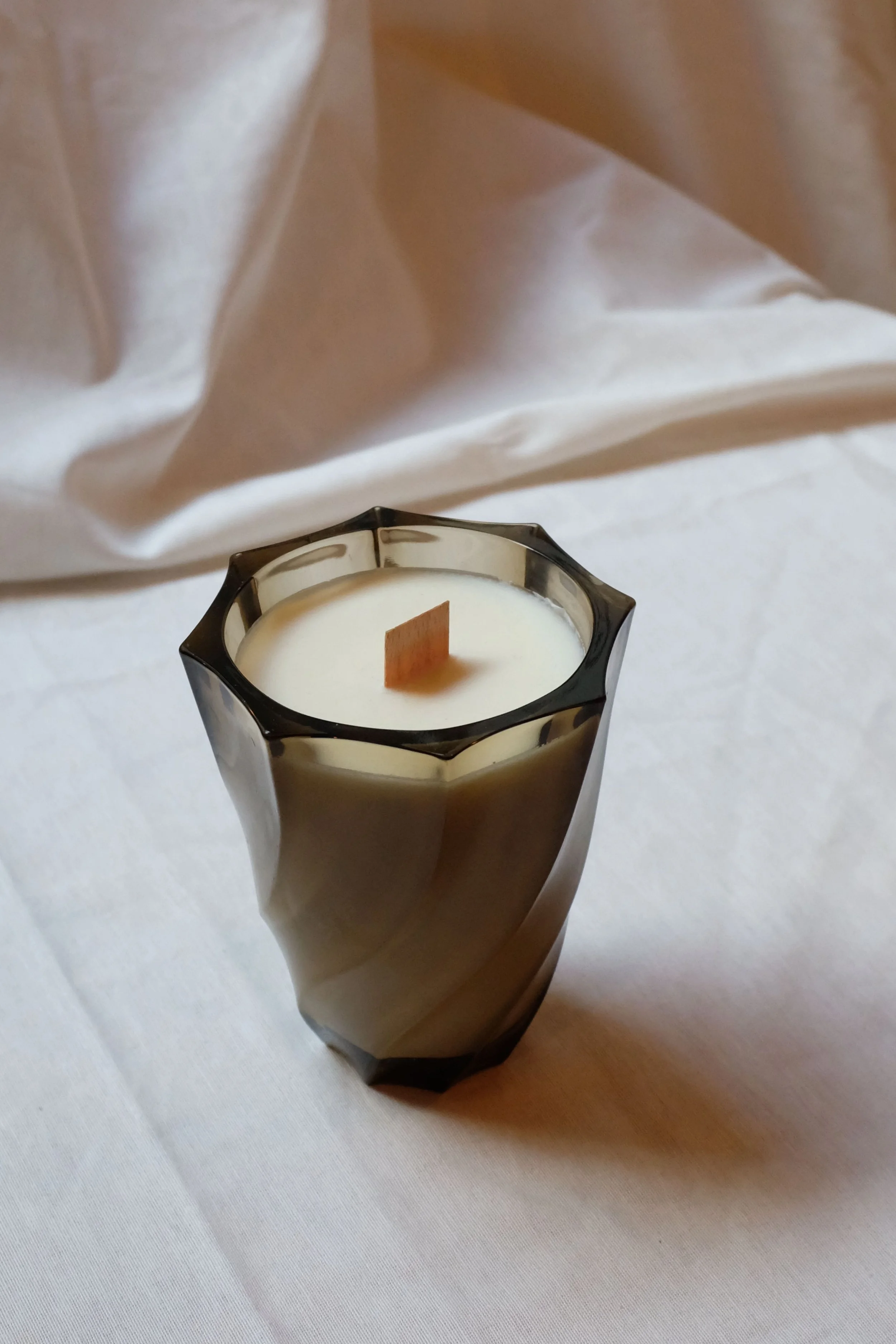 Bois de Noyer et Bruyère 250 ml + Bougie Bois de Noyer et Bruyère en ESSAI GRATUIT