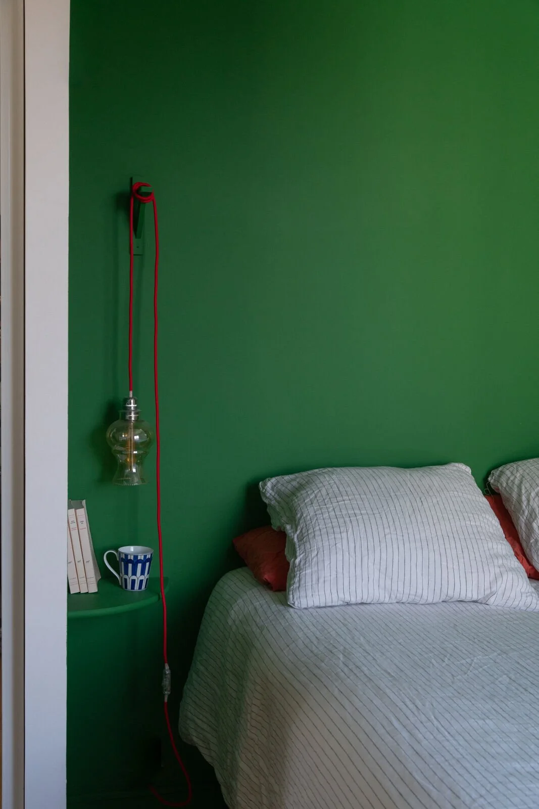 Une alcôve vert profond pour dormir