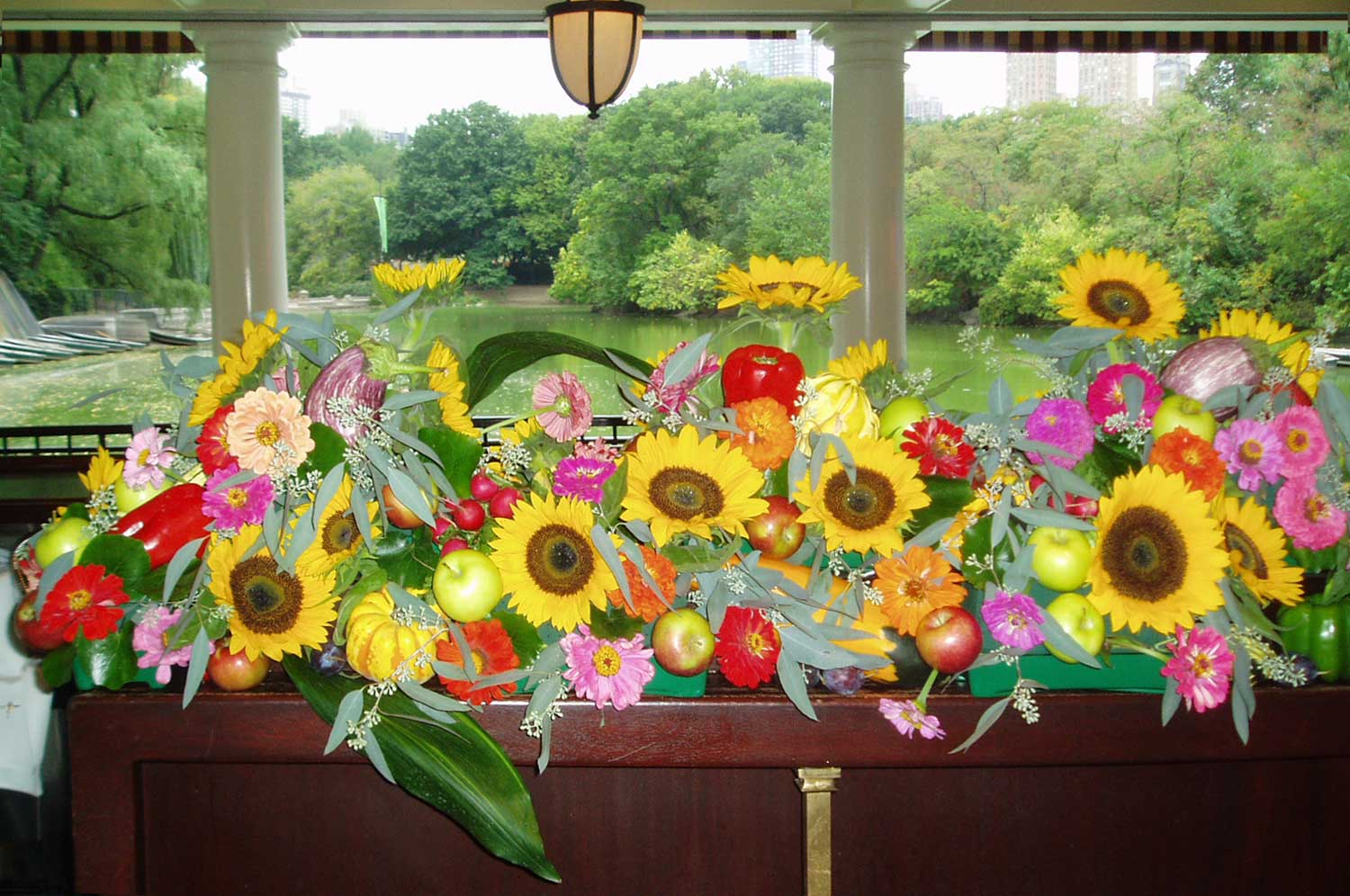  boat house, central park, new york city, ny, floral designer, florist, flower arrangement, sunflowers, dinner party, home delivery, by appointment, hamptons, manhattan 