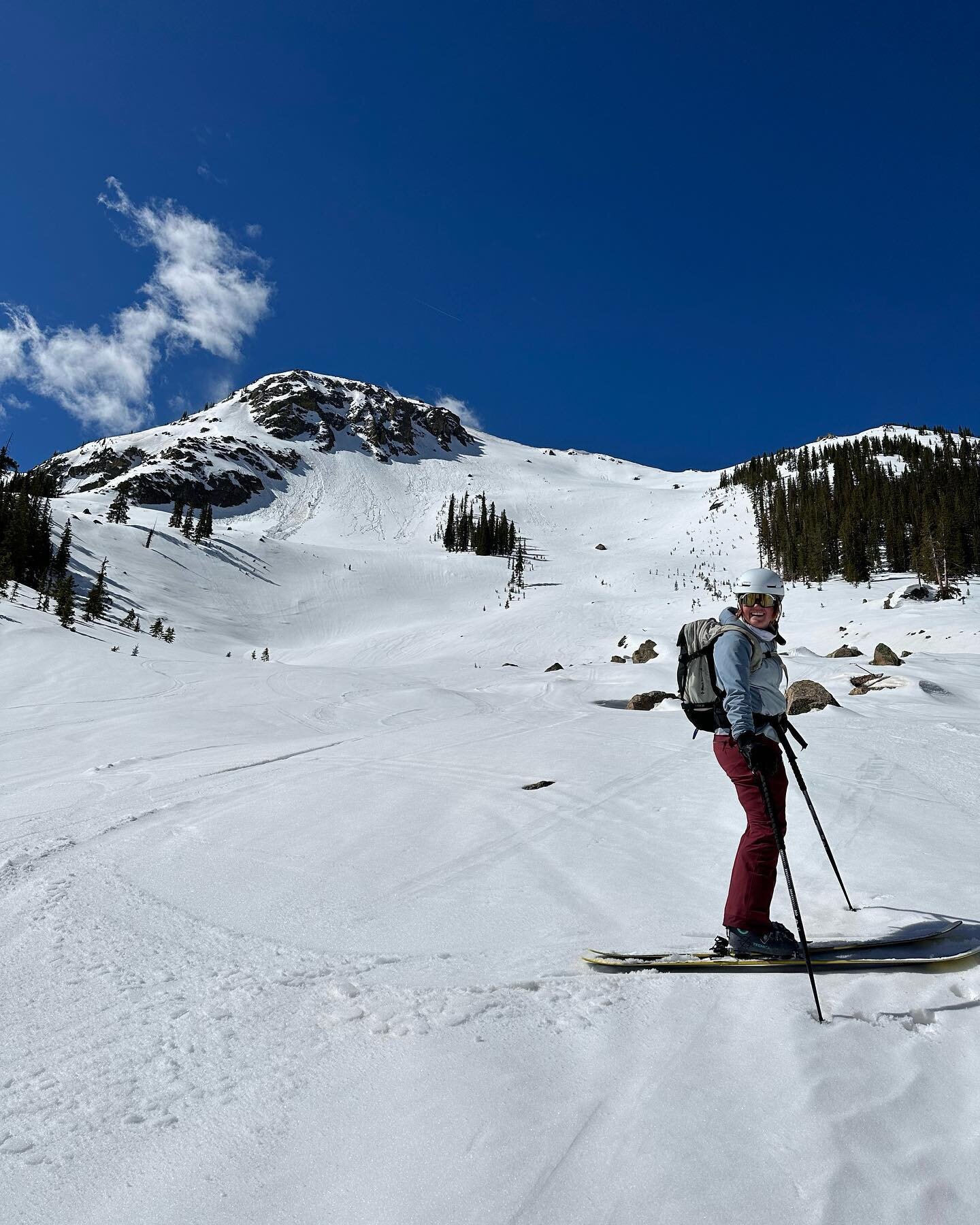 Despite warm temperatures, ski season is still firing in the mountains! ⛷️🌞 

Our dear Helen embarked on a mellow tour up the pass for a morning ski with friends before everyone parted ways for the summer. At the summit, they soaked in the stunning 