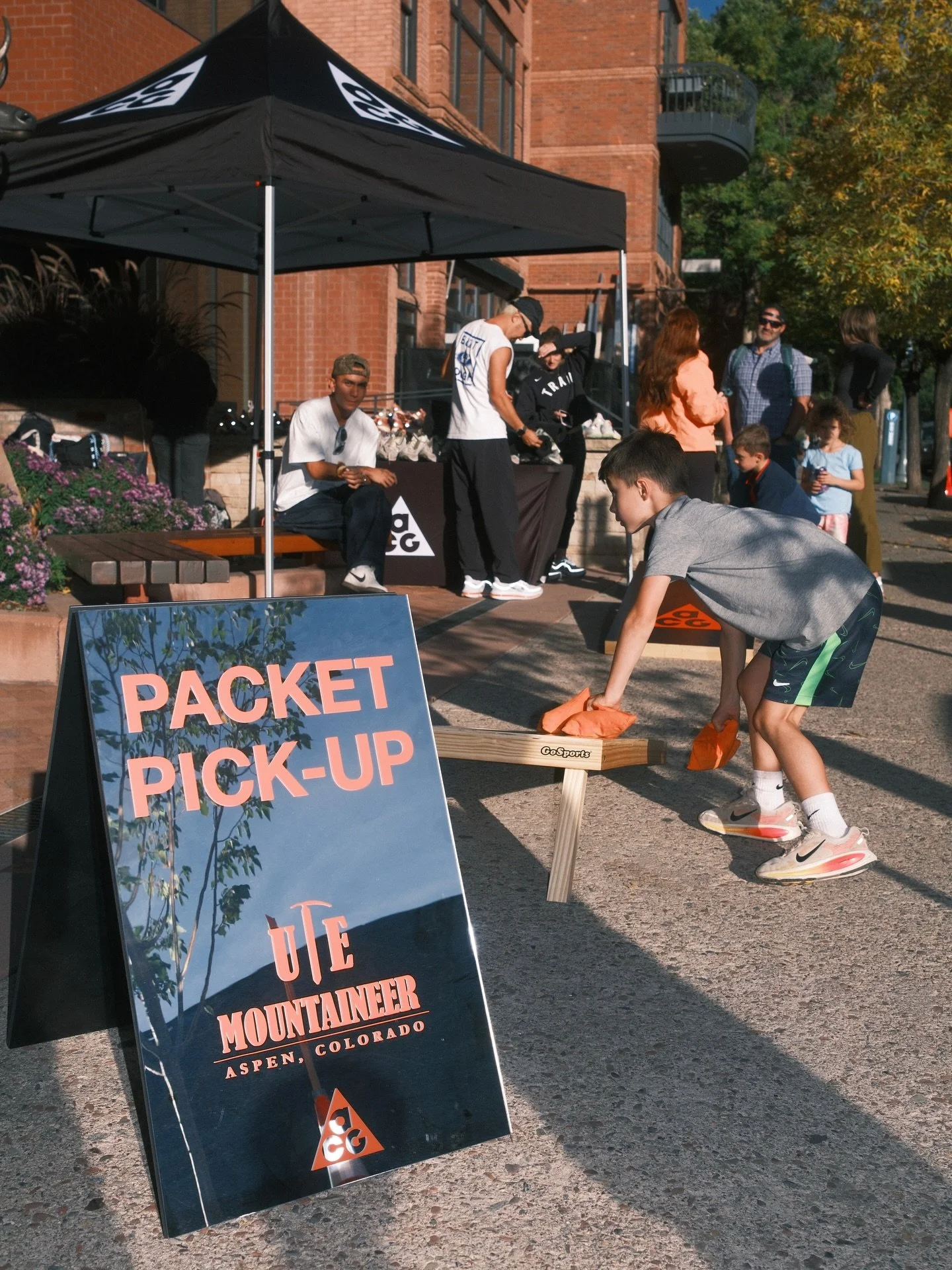 Packets Picked Up - Thanks to everyone who ate a burger, demo&rsquo;d a shoe, and hung out. 

We&rsquo;ll see you at the Start Line 🏃🪽

#goldenleafhalfmarathon #nike #nikeacg #acg