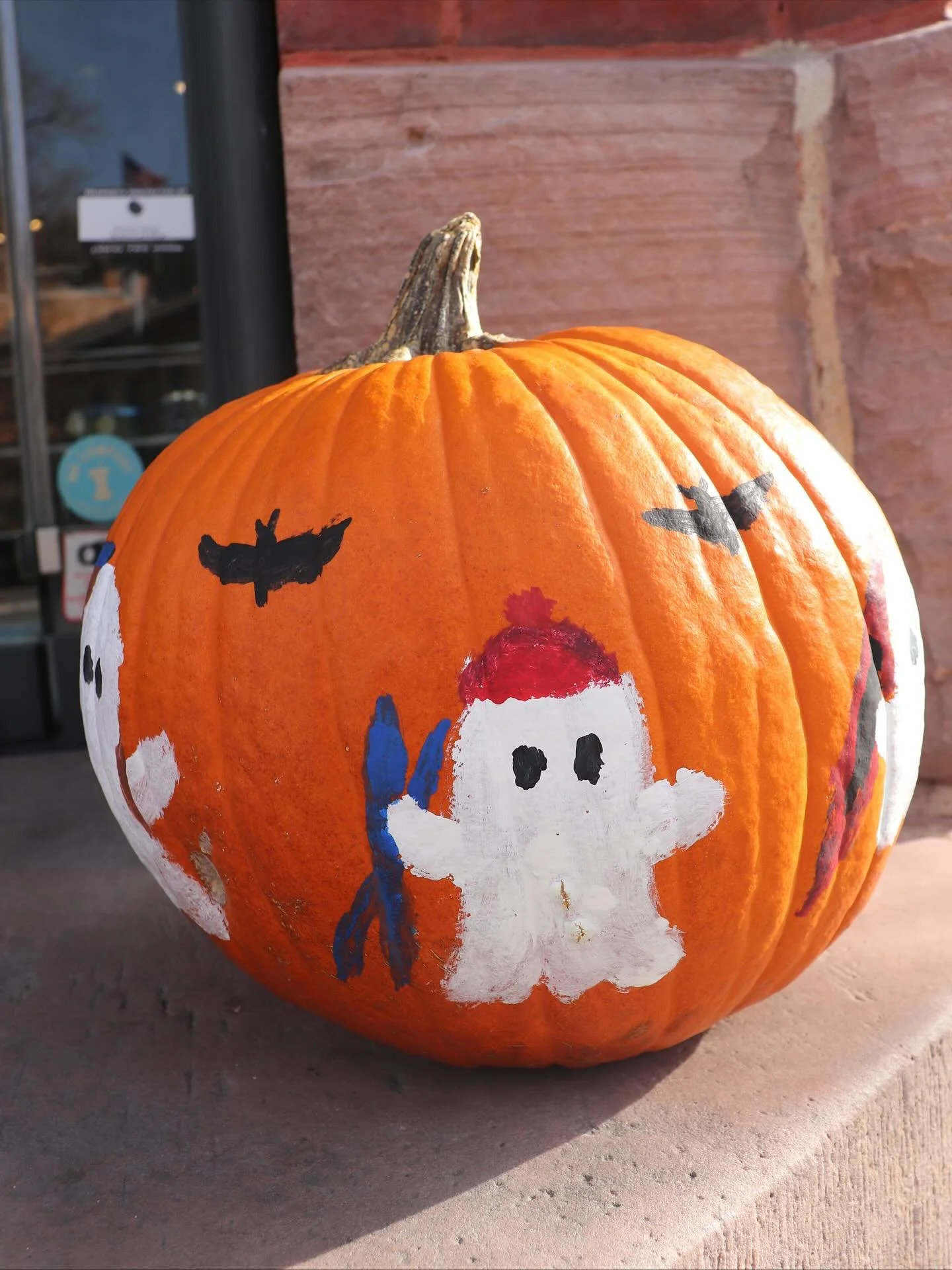 🎃👻 Happy Halloween from your local ghostly gearheads! We are a team full of adventurous spooky spirits here at Ute Mountaineer!