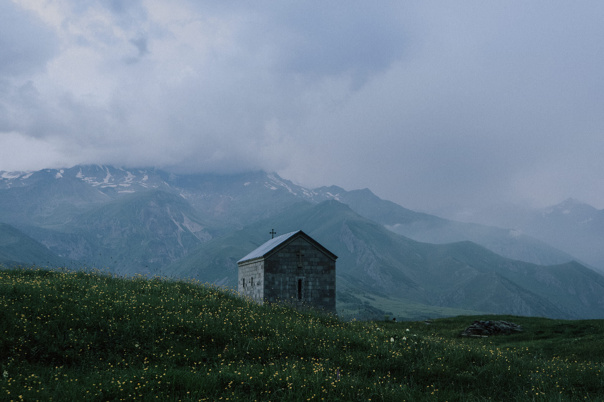  Nằm giữa Nga và Thổ Nhĩ Kỳ, cũng là điểm nối Đông Âu và Tây Á, Georgia có nền văn hóa, ẩm thực pha trộn đặc sắc. Trong thời kỳ cổ đại, một vài vương quốc độc lập đã được hình thành trên lãnh thổ Georgia hiện nay. Đất nước này cũng phải trải qua thời