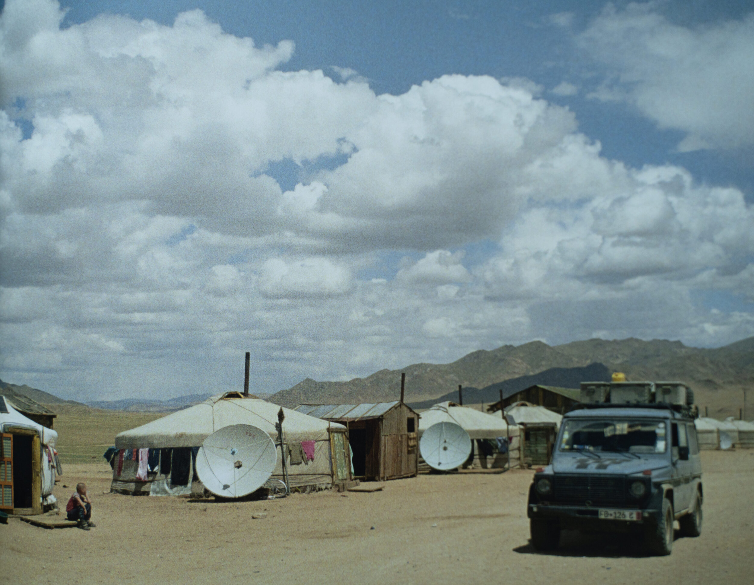 The Great Adventure - Gunther Holtorf's 26 year round the world road trip - Her 86m2 by Thuy Dao96.jpg