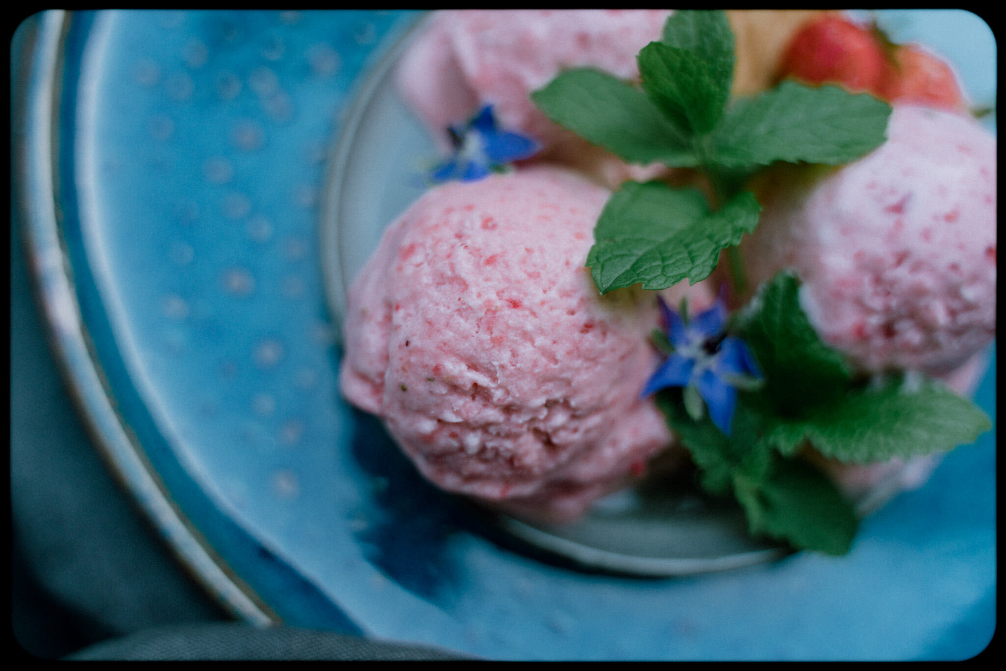 6 Strawberry Recipes for Hot Summer - Strawberry Ice Cream - Her 86m2 3.jpg