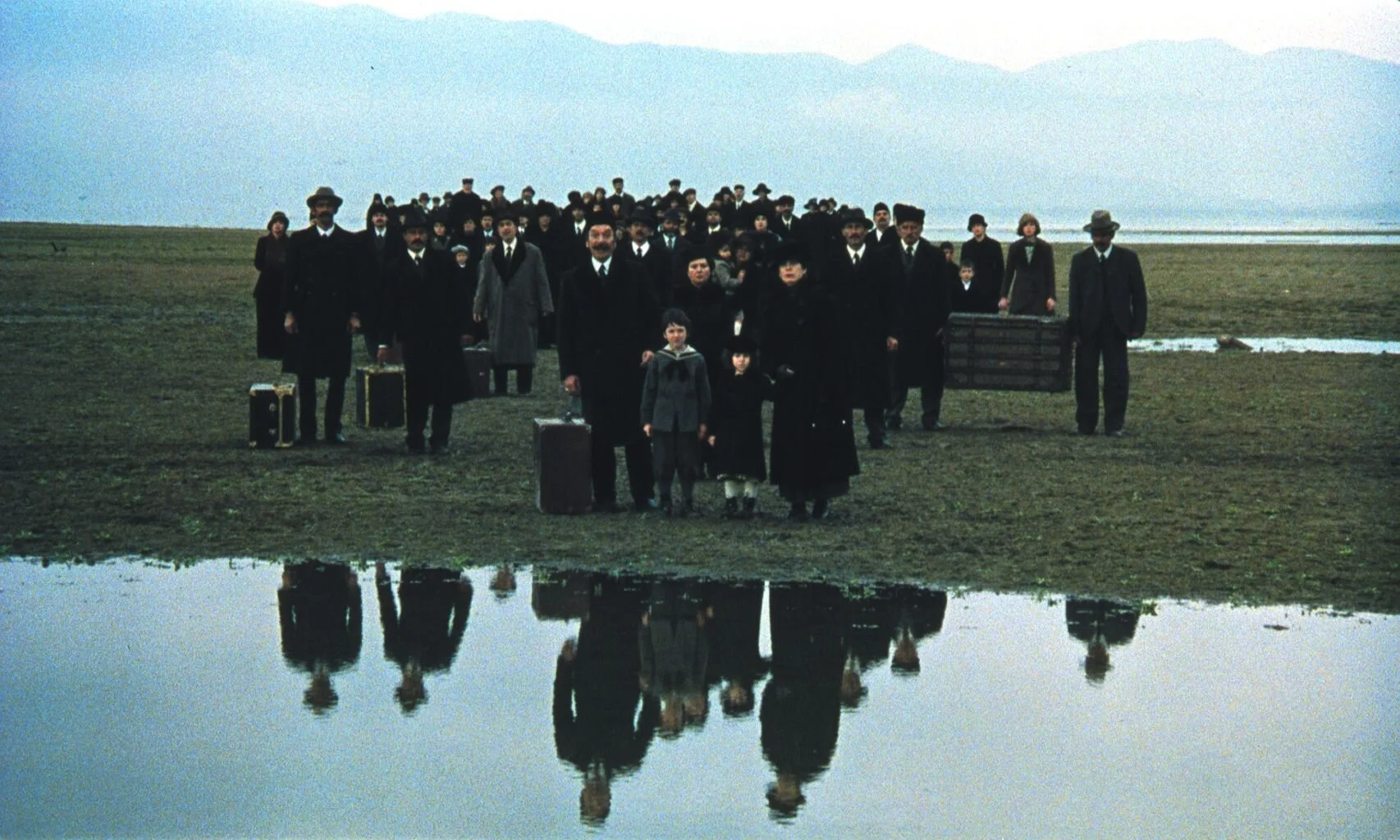 THE WEEPING MEADOW: MỘT THẾ GIAN NẶNG NỀ VÀ RÊN RỈ