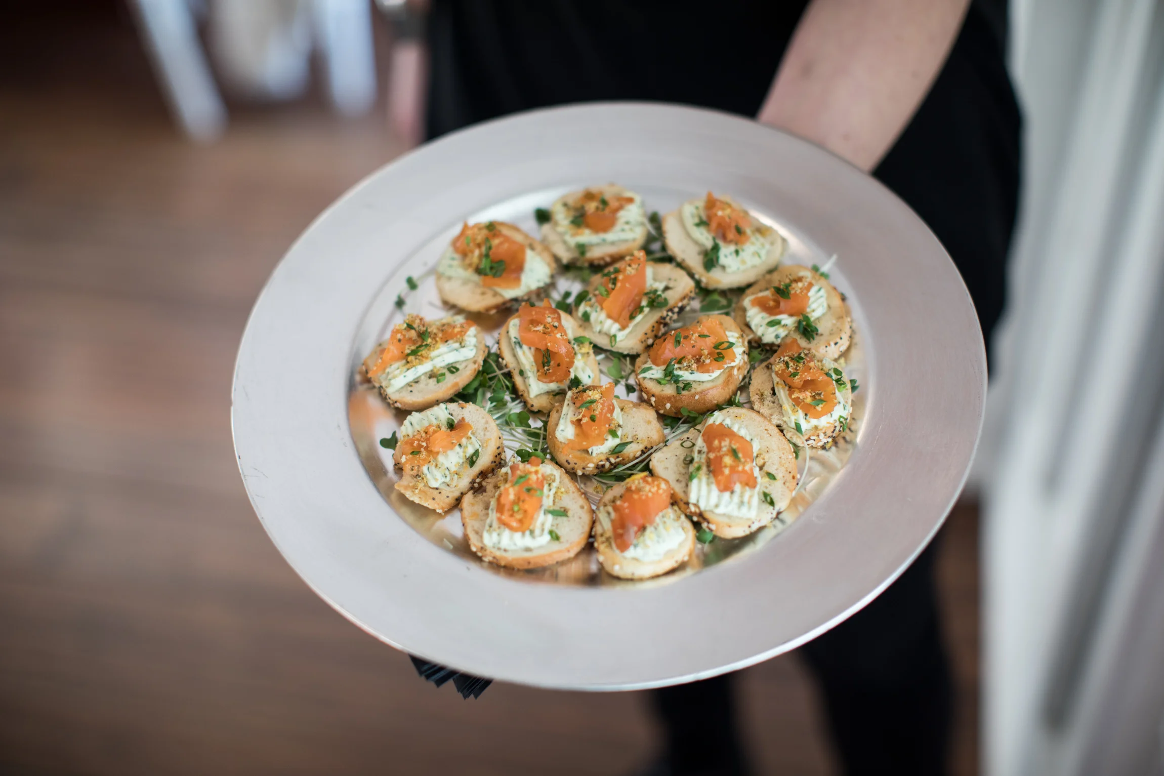 SALMON LOX ON EVERYTHING BAGEL CRISP - chive cream cheese