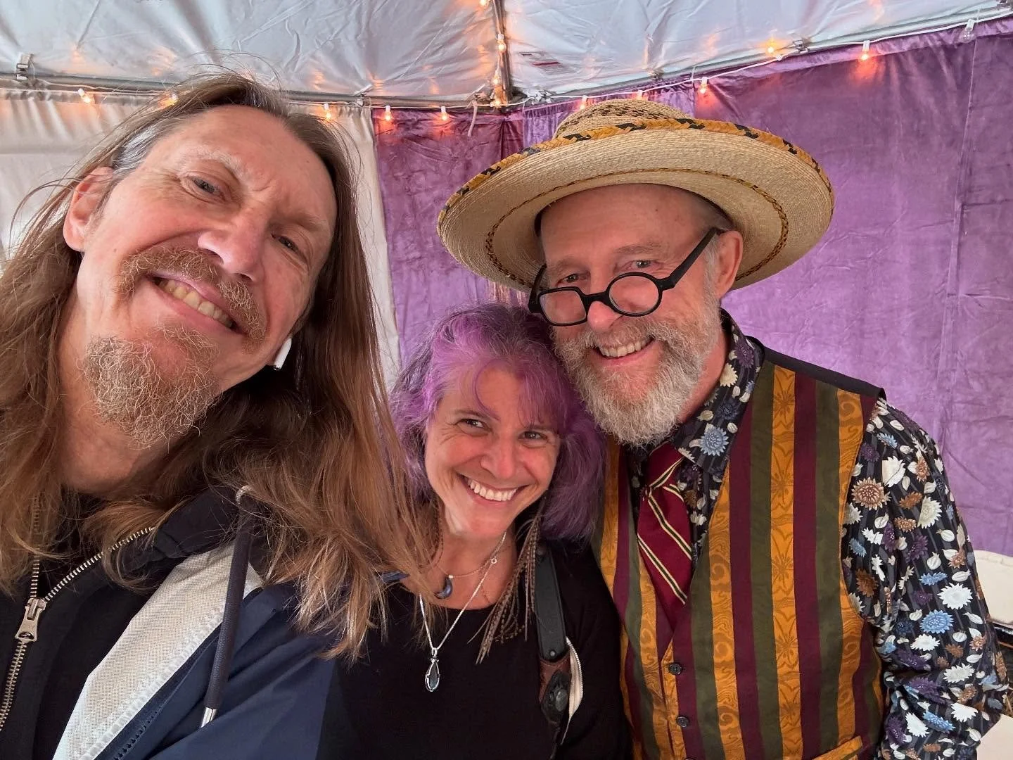 Some favorite friends here at @delfest 💕 @joecravenmusic 
and @turnstyles_et 
*
*
#delfest #festivalseason2025