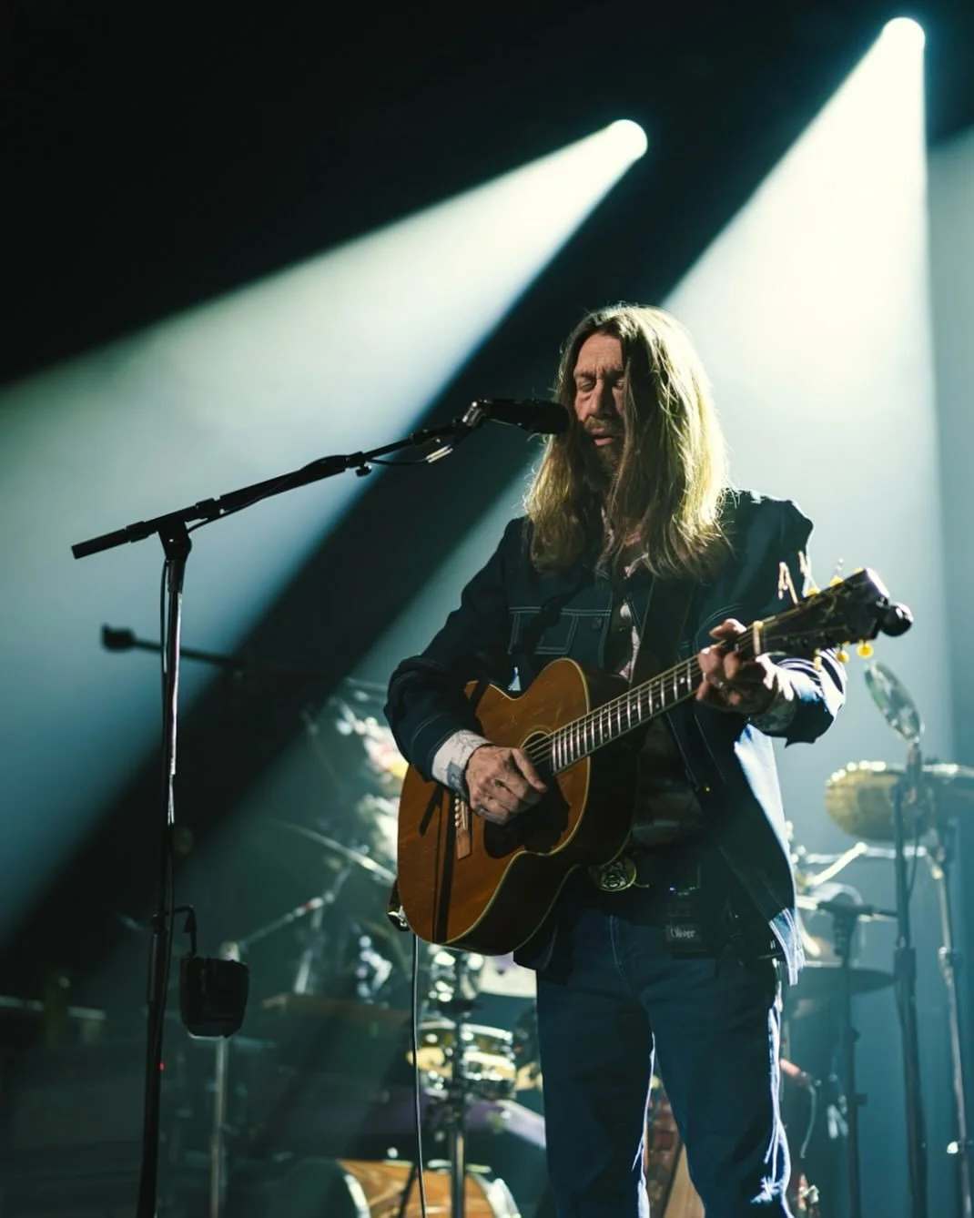 My solo shows this spring are on sale now - tickets available through the link in bio 😁 

4/15 - Knoxville, TN @openchordstage 
4/16 - Roanoke, VA @thespotonkirk 
4/17 - Elkin, NC @reevestheater 
4/18 - Brevard, NC @185kingstreet 

📸 by @wolfnotes