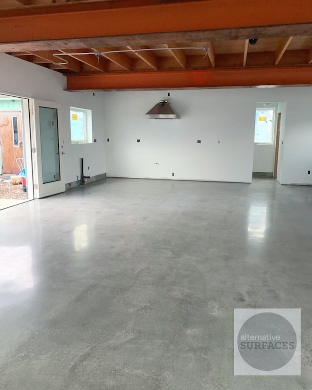 A beautiful 1,000 sqft. True Polish (800 grit) system in Portland.

When it comes to our True Polish and Grind and Seal systems, we never know what the finished result will look like. The guarantee is, no matter which route you choose to take, it wil