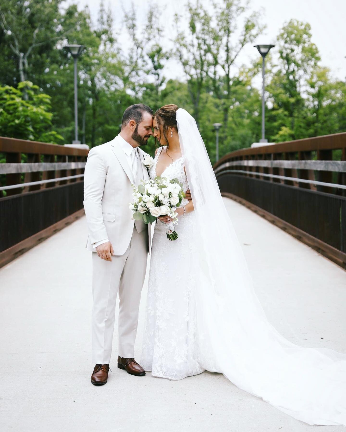 Congratulations Dave and Vivian! Their day was perfect at St. John Greek Orthodox Church and ending the party at Andiamo Banquet Center Warren. Tradition says rain is { G O O D  L U C K} on a wedding day. Dave and Vivian's day started with some sprin