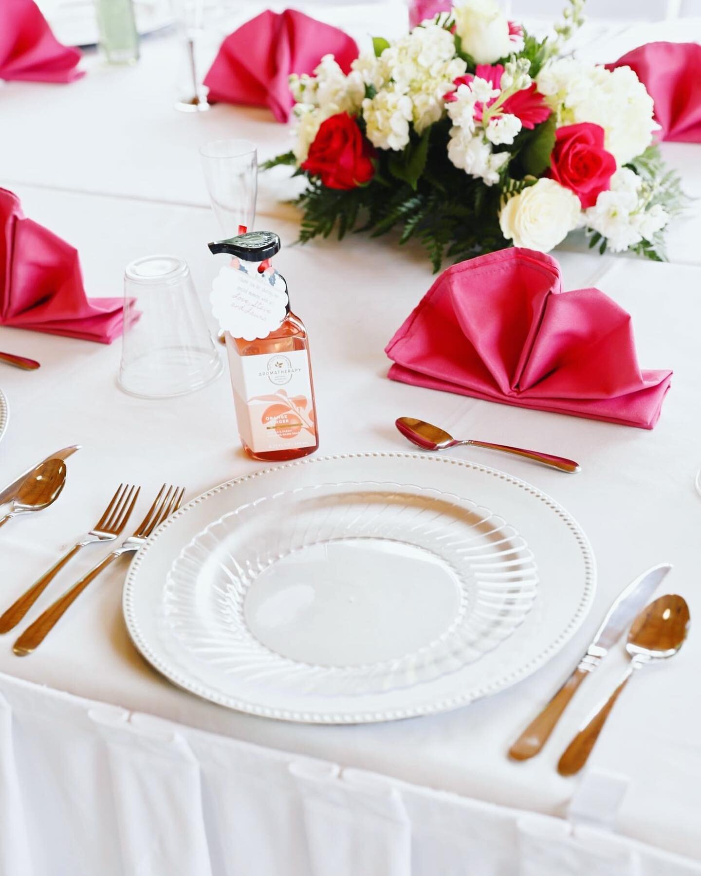 Isn't this the cutest table decor? We love how Steve and Laura put together everything for their wedding. It was so stunning and perfect!! 

All Rights Reserved. www.KristinaKaylenWeddings.com Copyright &copy;2023 Kristina Kaylen Photography.

#michi