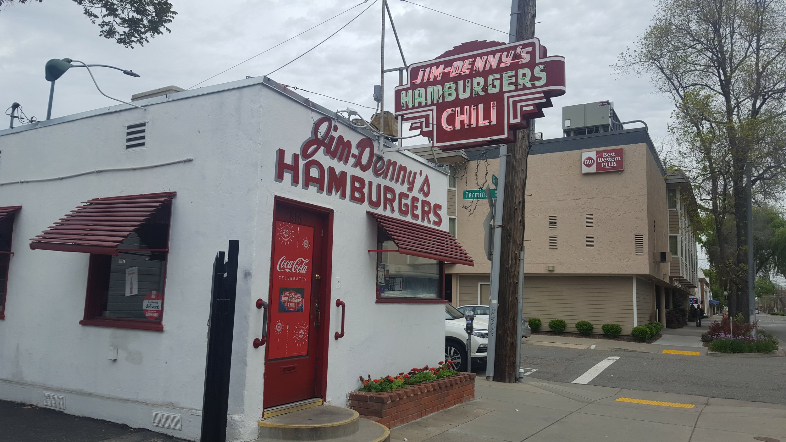 Downtown Sacramento diner restaurant Jim-Denny's reopening