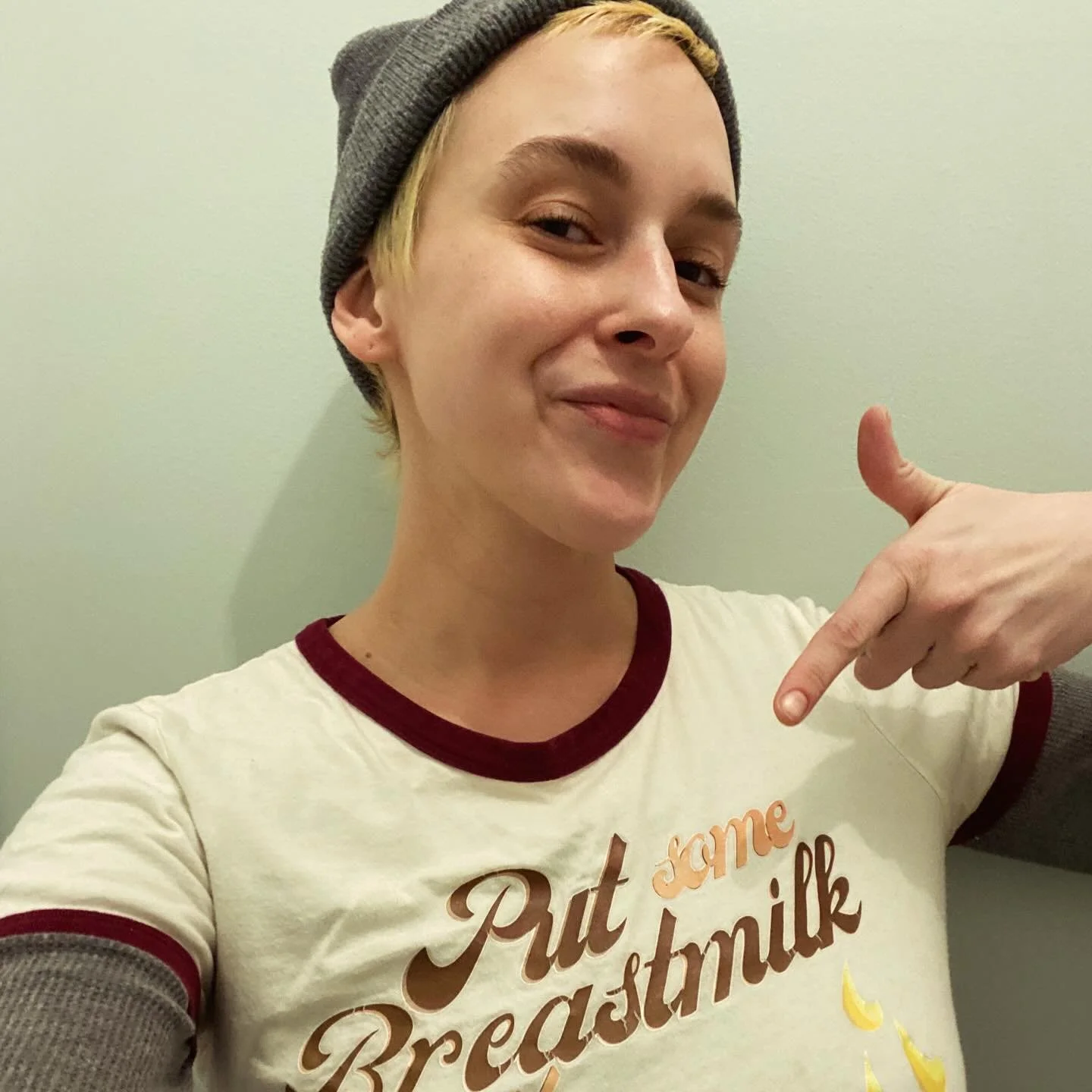 It&rsquo;s been a minute since I&rsquo;ve done a lil introduction! So, hi 👋
I&rsquo;m Bee! Solo parent to a teen on the Northside of Chicago where we reside with our weirdo rescue pup. I&rsquo;m queer (pan/poly), kind of radical and like a lot of ot