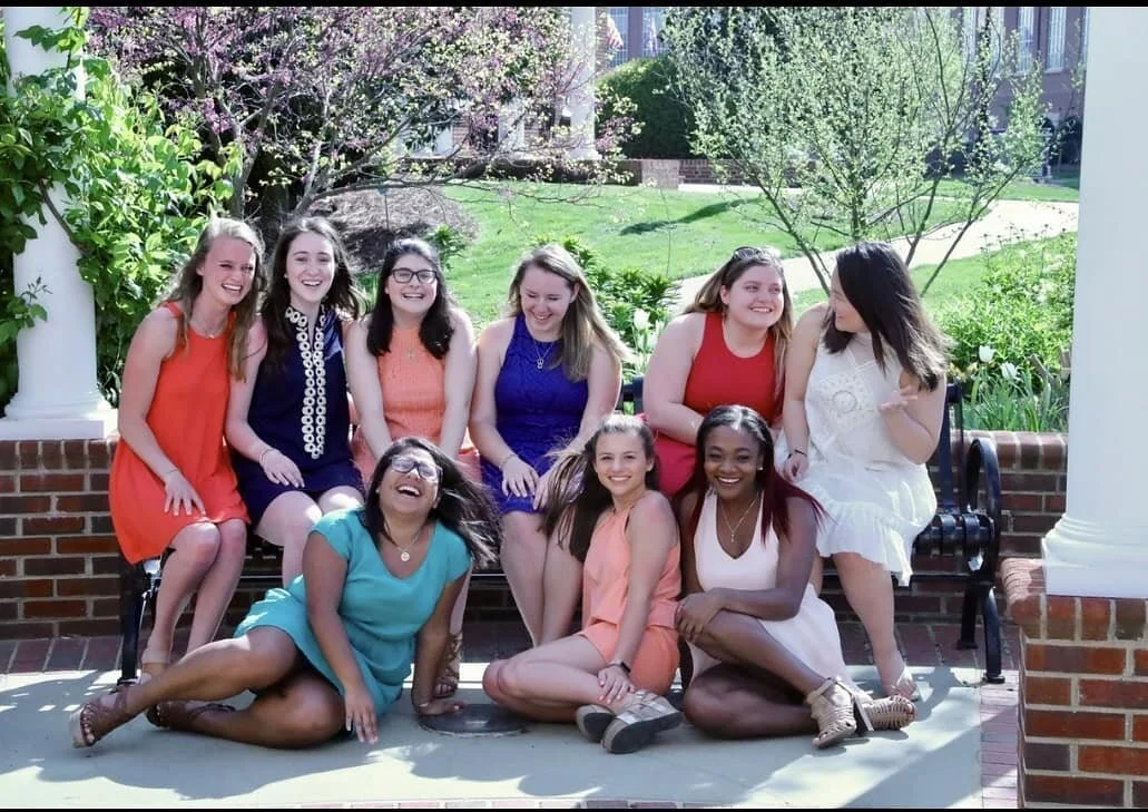 Laugh and Smiles
♡
♡
♡
♡ #photograph #photo #photography #phimu #sorority #laughing #group #groupphoto #bonding @hpu_phimu @phimufraternity