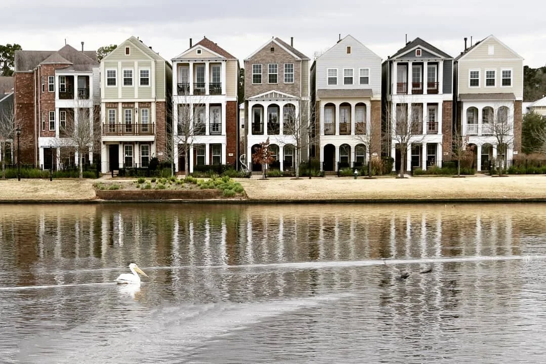 Townhomes
◇
◇
◇
◇#photograph #photo #photography #townhouse #water #lake #lakehouse #townhomes #outside #neighborhood
