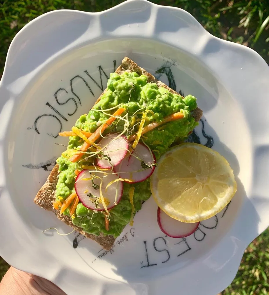 Lemoney-Smashed Pea Hummus
