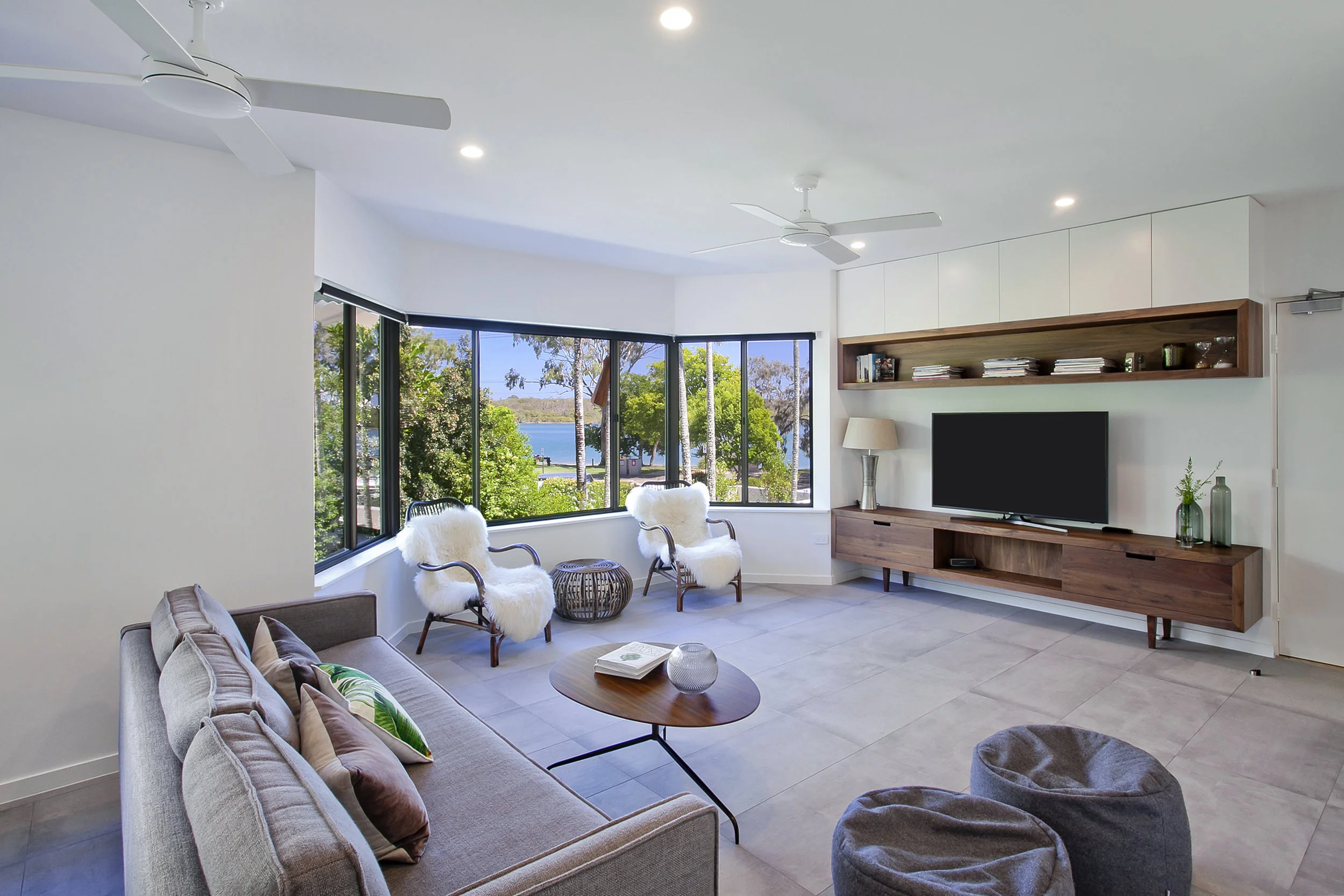 Lounge area with view.jpg