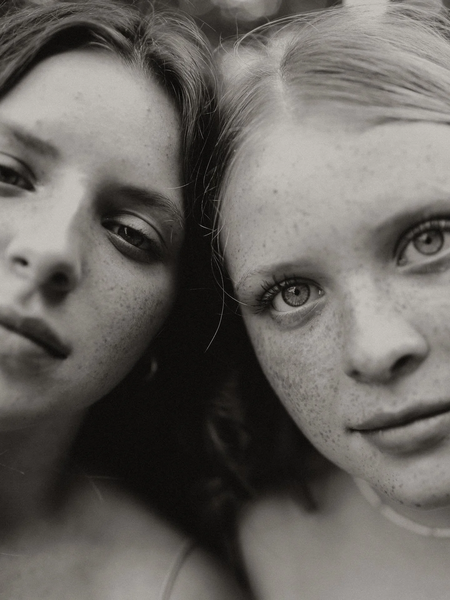 1st Photo - Haley and Noelle 2025
2nd Photo - Haley and Noelle 2019

I love photographing these girls so much! Kelly @gonescrapnbloom booked a family session for Haley&rsquo;s grad while im the cabin and we found some time to recreate some photos we 