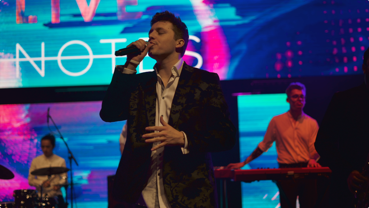 The Live Notes male vocalist and keys player