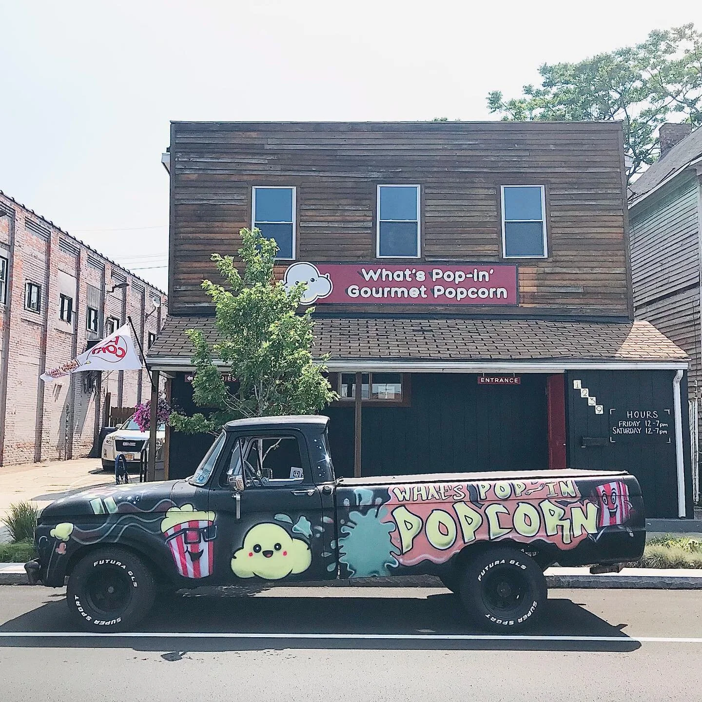 🔥🍿🔥🍿Shoutout to @rudeboyzartworks for hooking up the New Popcorn truck! Thank you so much - we absolutely love it! More 📸 coming soon! 
#popcorntruck #graffitiart #whatspopinpopcorn #popcornman #popcorn #storefront #popcornlovers #buffalo #art #