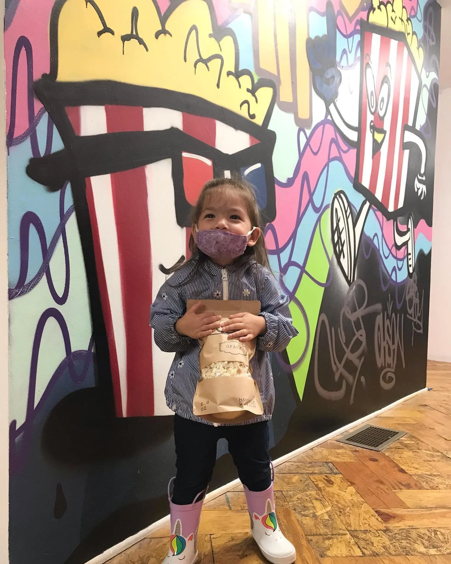 Miss Veronica came to visit the popcorn shop today to grab some goodies for the weekend! We hope you enjoy 😊