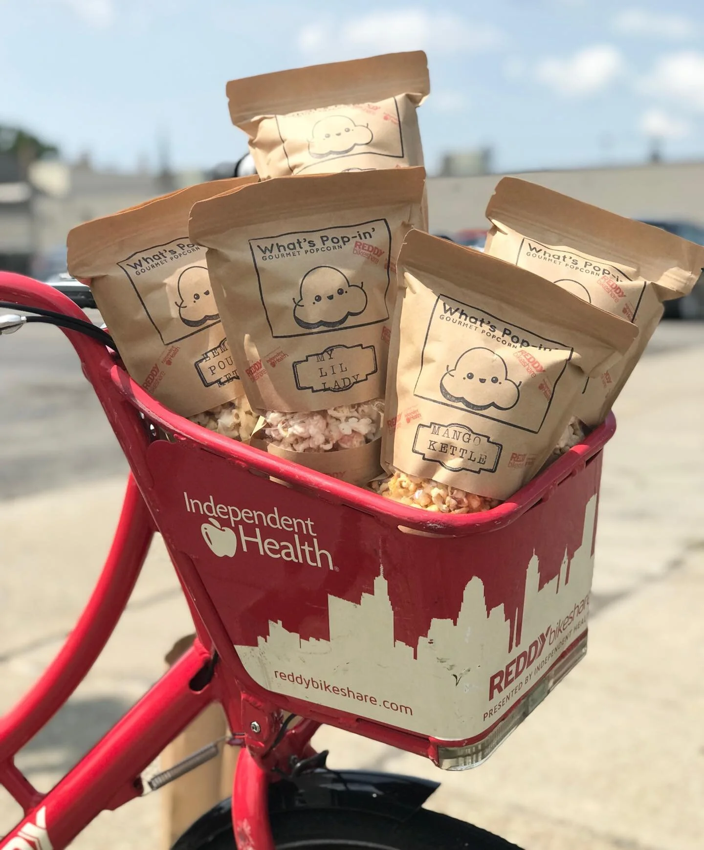 Thank you @reddy_bikes and @indhealthfoundation for teaming up with us to celebrate Reddy Bikes 5th Birthday!! 🥳 🎉 

#celebrate #withpopcorn #custom #bags #anyoccasion #popcorn #snack #local #community #buffalo #cityofgoodneighbors