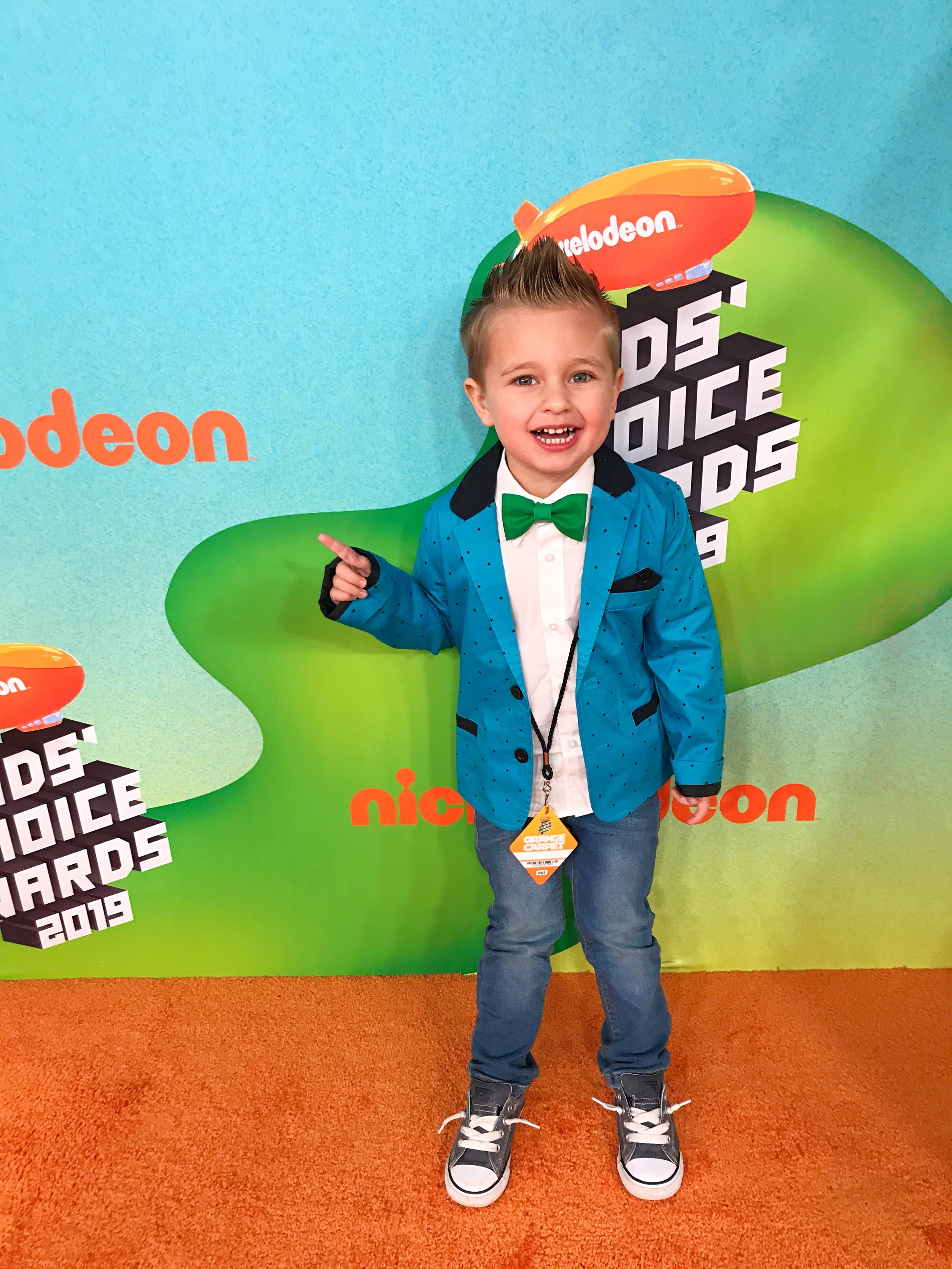 Taylor Kids choice awards6.jpg