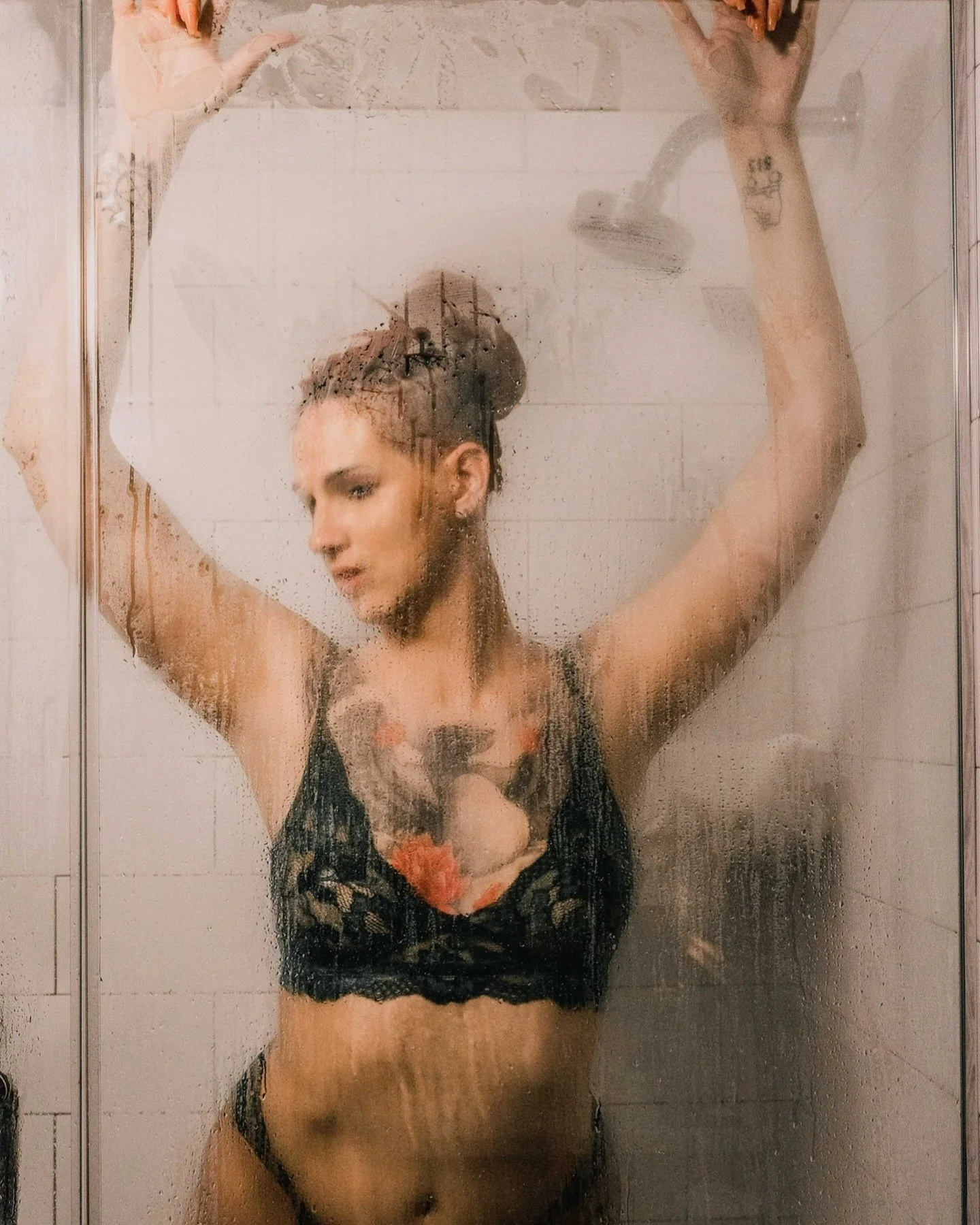 Studio or on location.  You choose your look!

#Shower #PhotographySession #PhotoShoot #Wet #WisconsinPhotographer #Empowerment #empoweringwomen