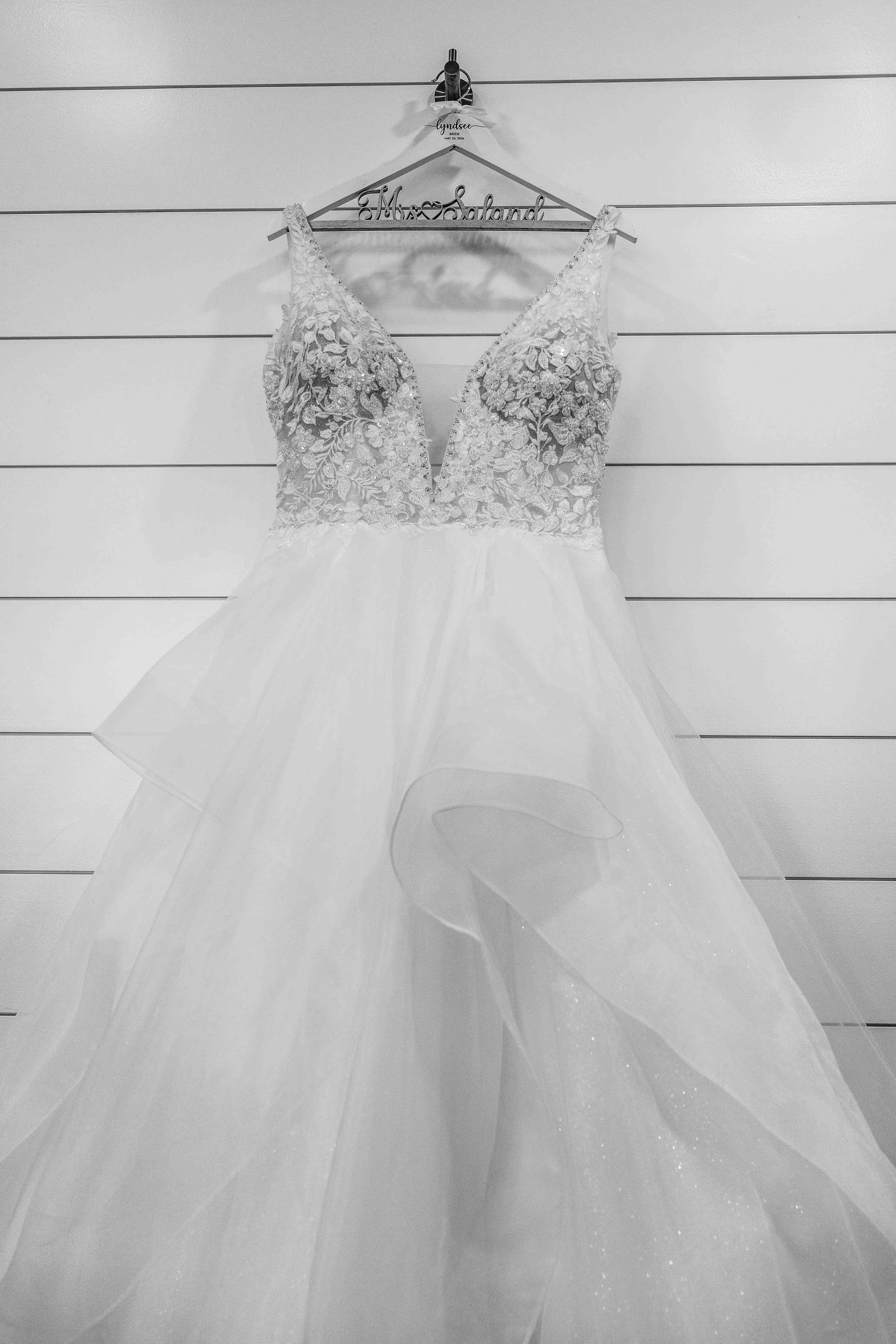 Timeless Bridal Portraits at Walnut Ridge Venue by an Iowa Wedding Destination Photographer
