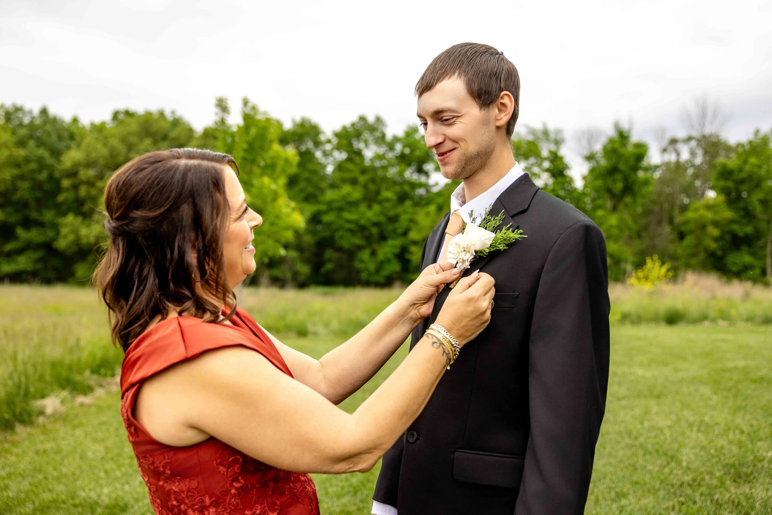 The Final Moments Before “I Do” at Walnut Ridge Venue