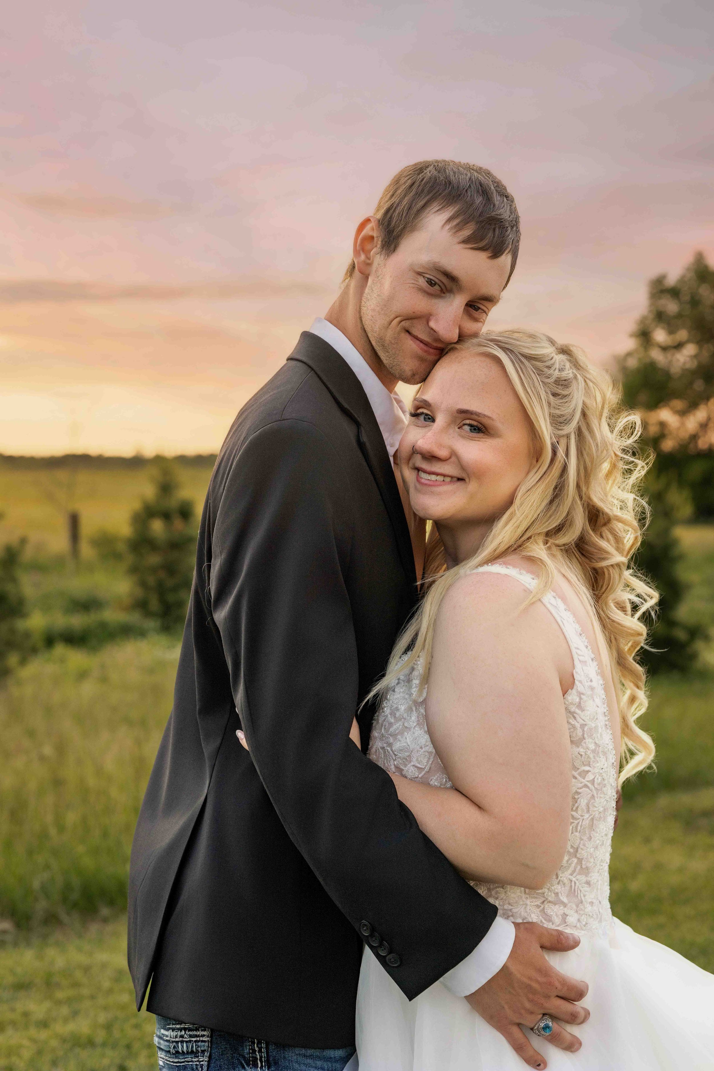 Timeless Bride and Groom Portraits at Walnut Ridge Venue
