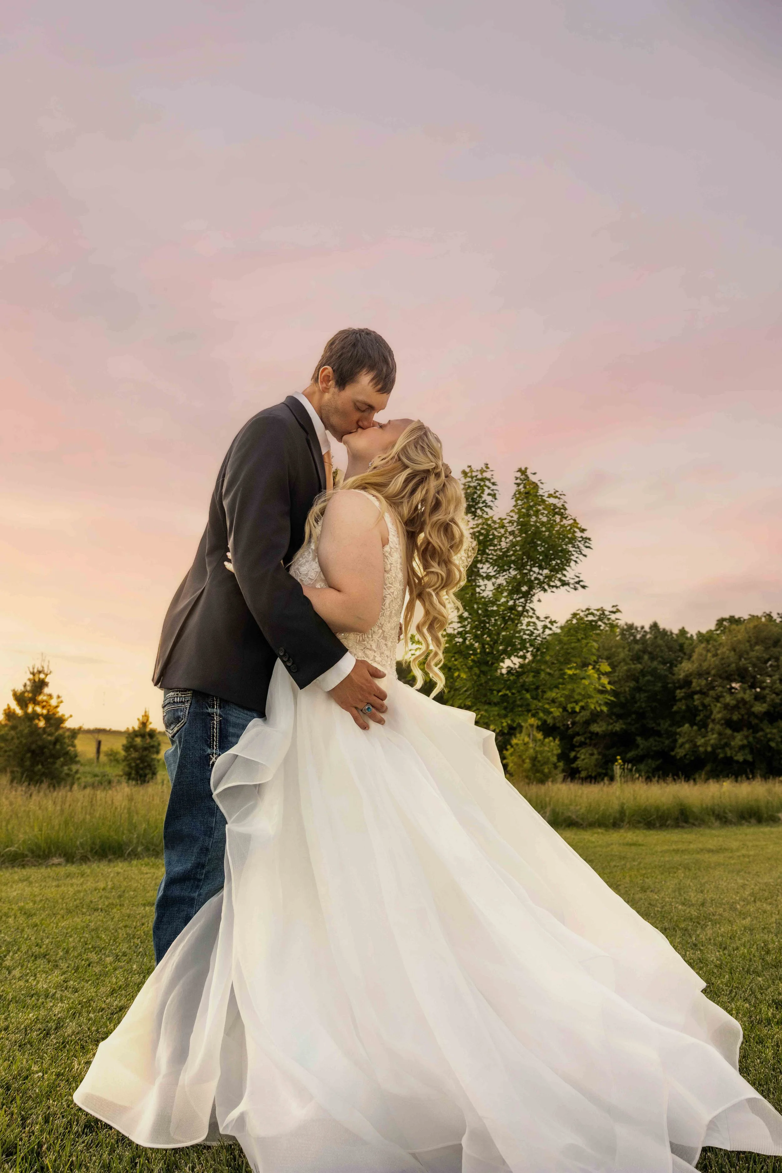 True-to-Color Wedding Photography at Walnut Ridge Venue