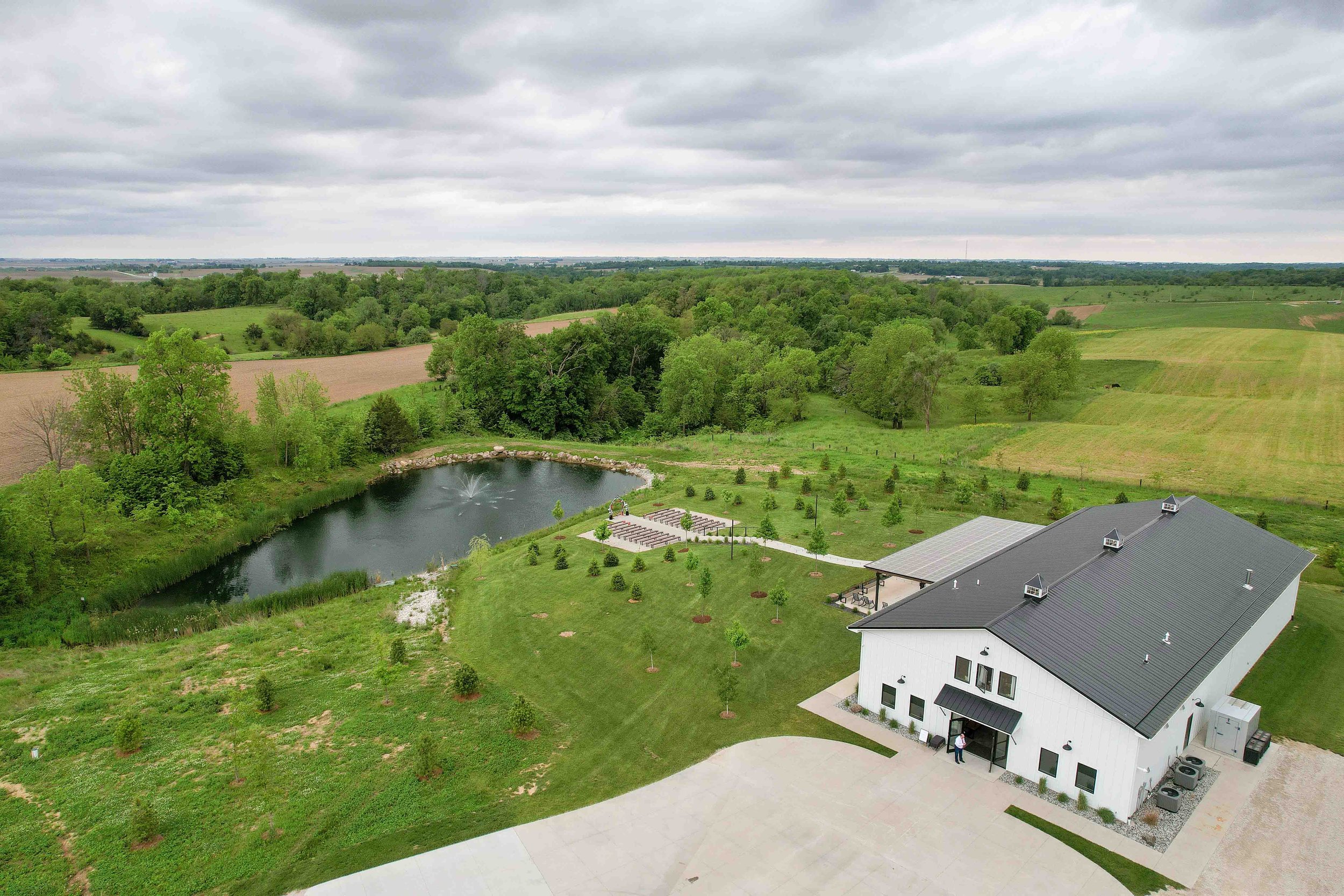 Beautiful grounds of Walnut Ridge Venue near Cedar Rapids Iowa.