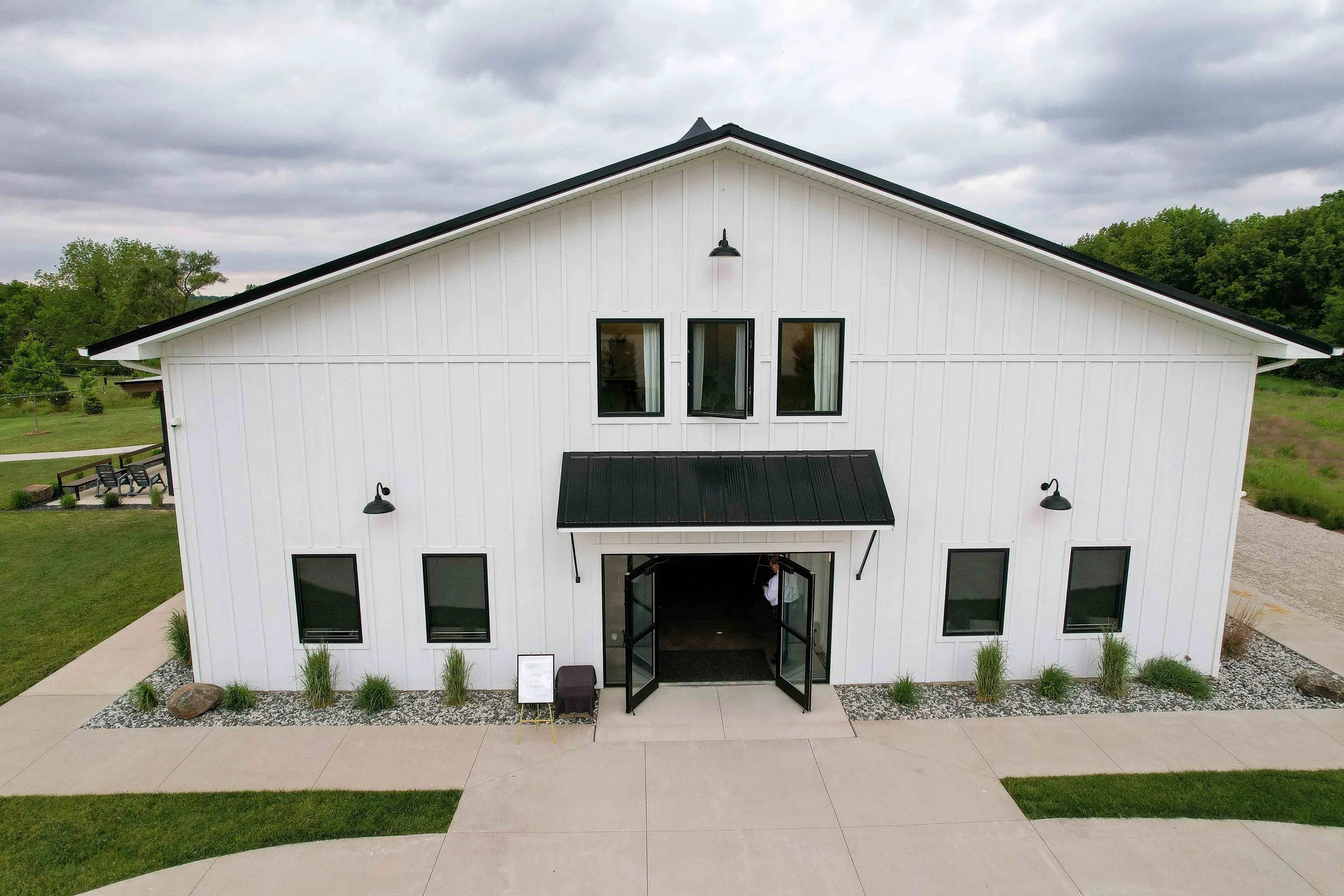 Exterior view of Walnut Ridge Venue near Cedar Rapids Iowa wedding venue.